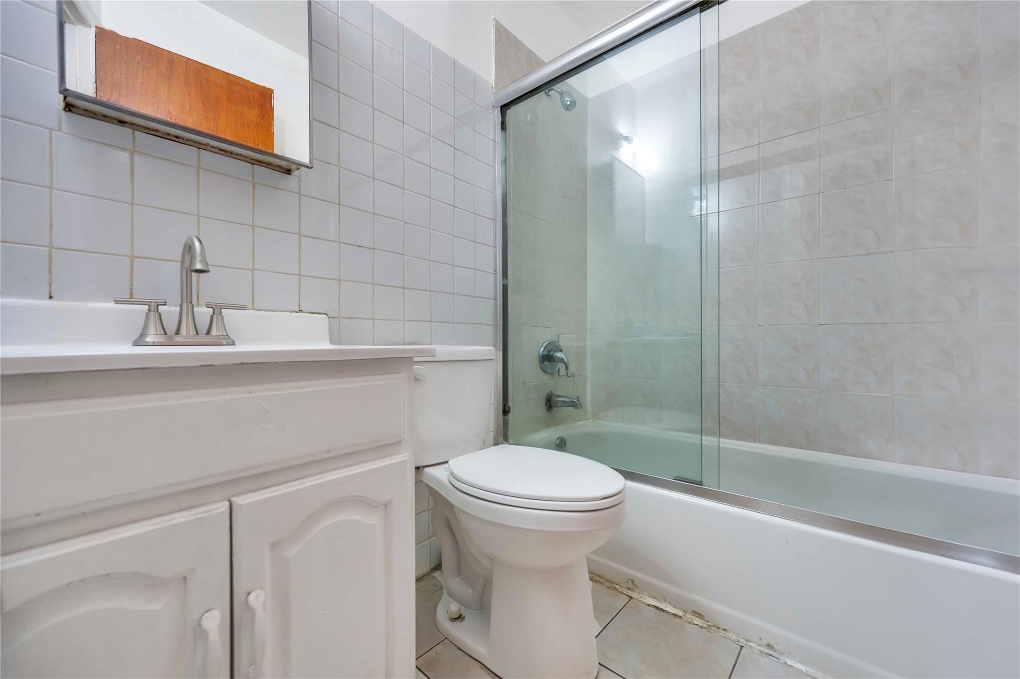 Single Family 98th  Queens, NY 11368, MLS-814527-34