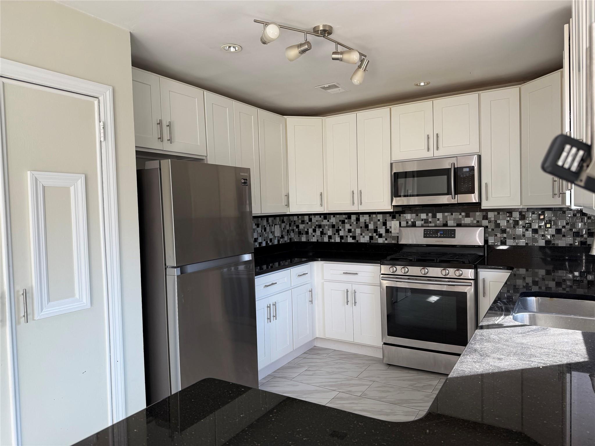 Single Family Cedarhurst  Nassau County, NY 11516, MLS-815013-10