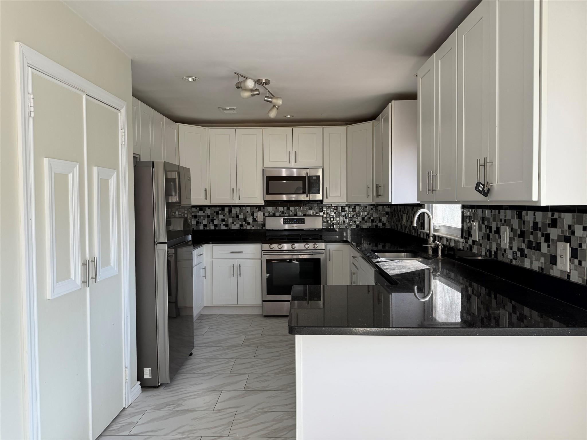 Single Family Cedarhurst  Nassau County, NY 11516, MLS-815013-8