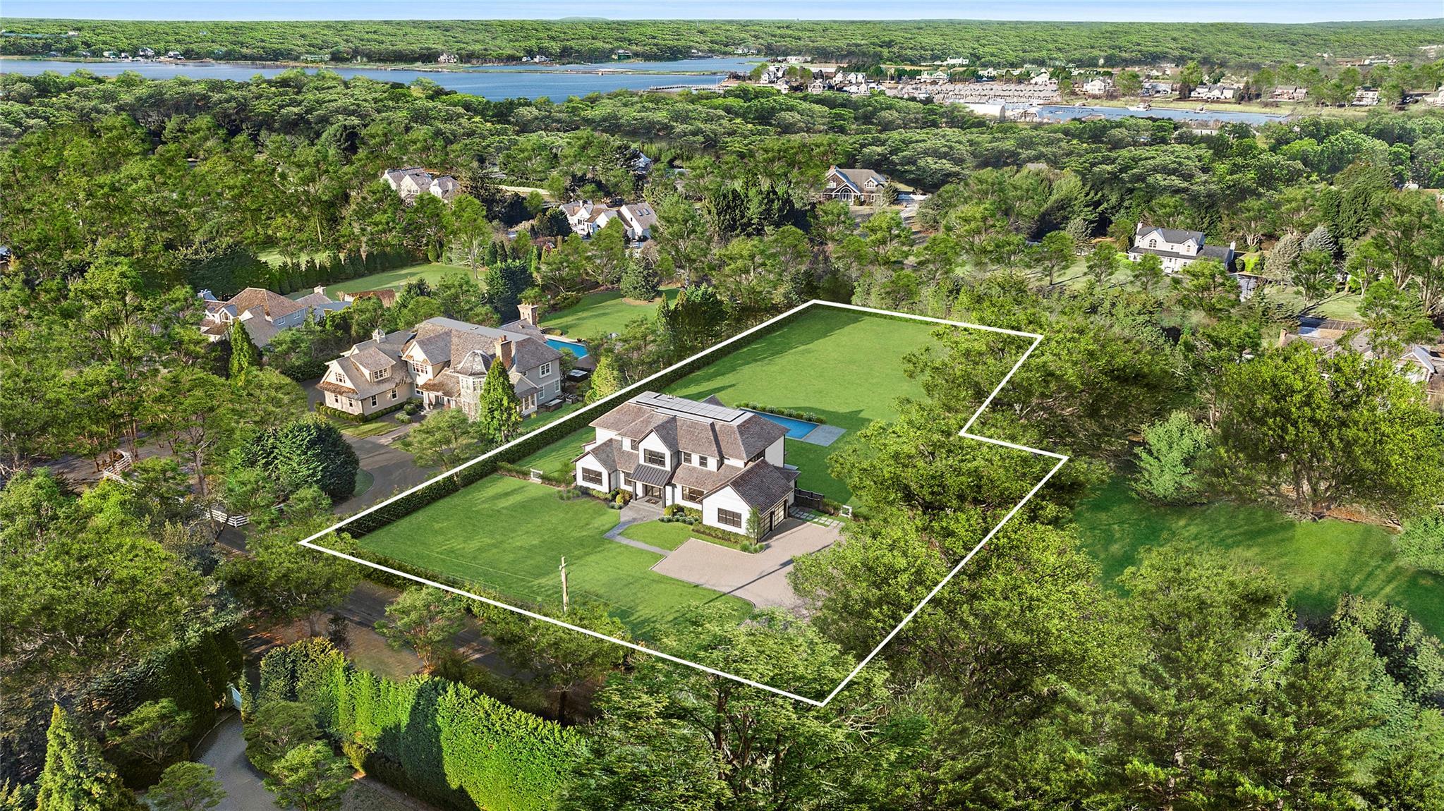 Single Family in Southampton - Cedar  Suffolk County, NY 11960