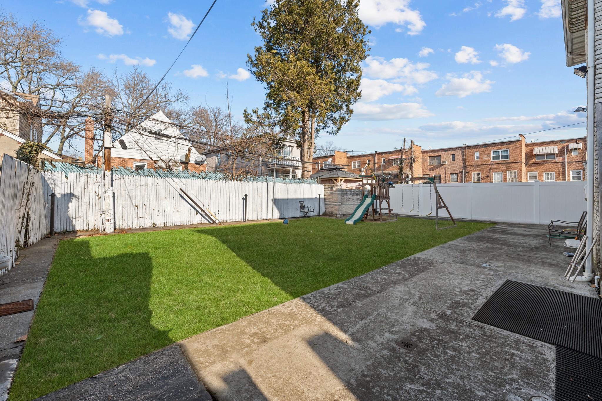 Single Family 63rd  Queens, NY 11367, MLS-815502-31