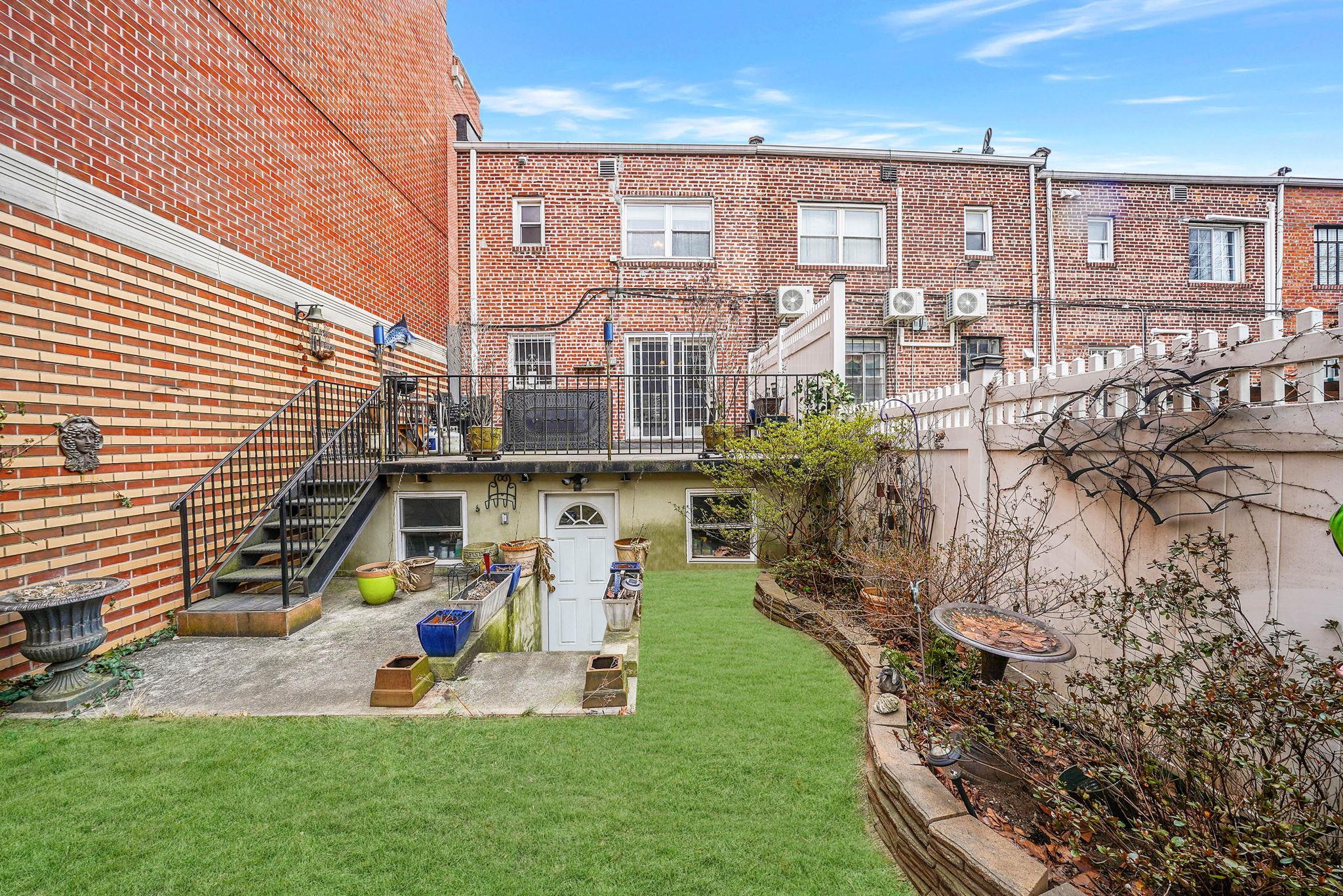 Single Family 74th  Queens, NY 11372, MLS-815544-22