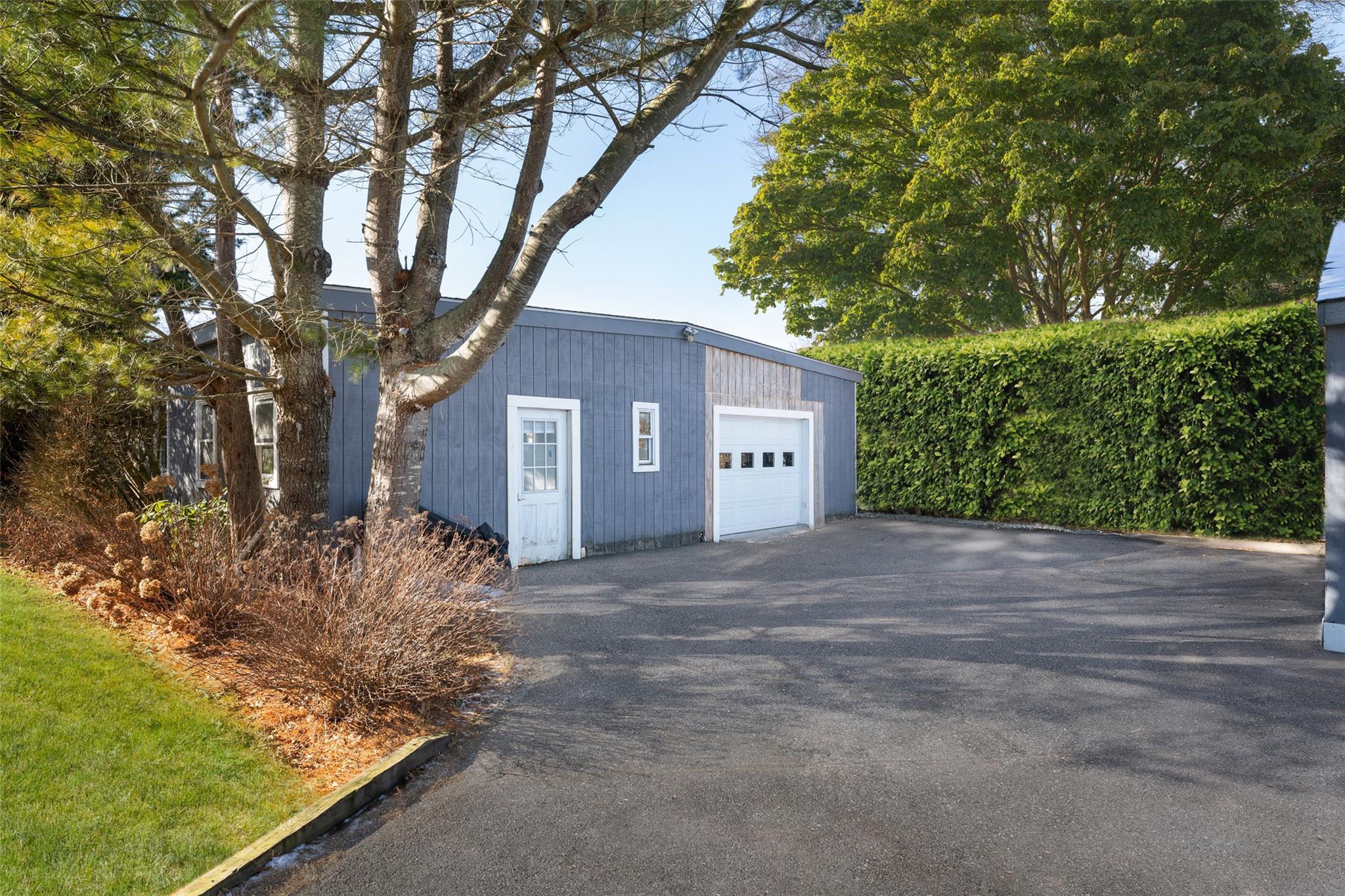 Single Family Hampton  Suffolk County, NY 11968, MLS-815863-14