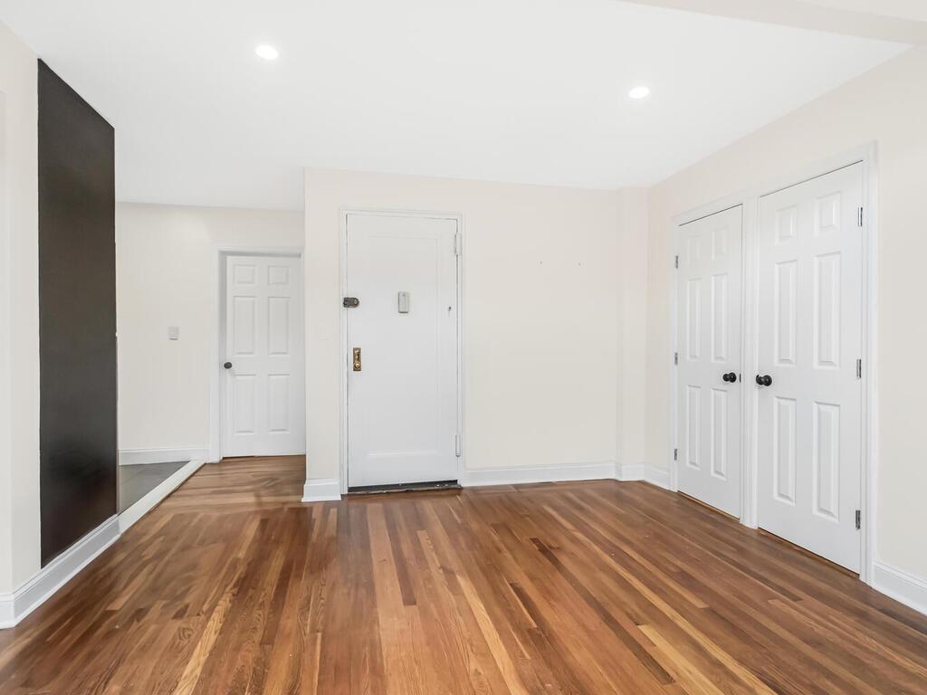 Apartment 240th.  Bronx, NY 10463, MLS-816070-2