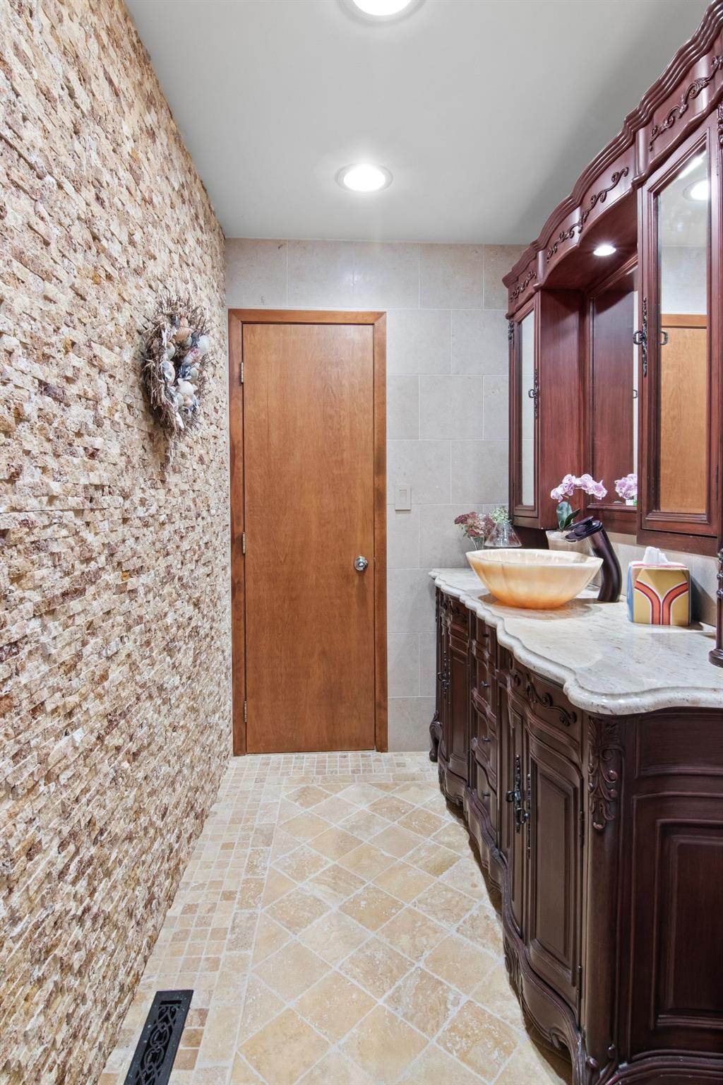 Single Family Bluffview  Suffolk County, NY 11764, MLS-816246-33