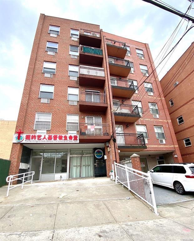 Condo in New York - 35th Ave  Queens, NY 11354