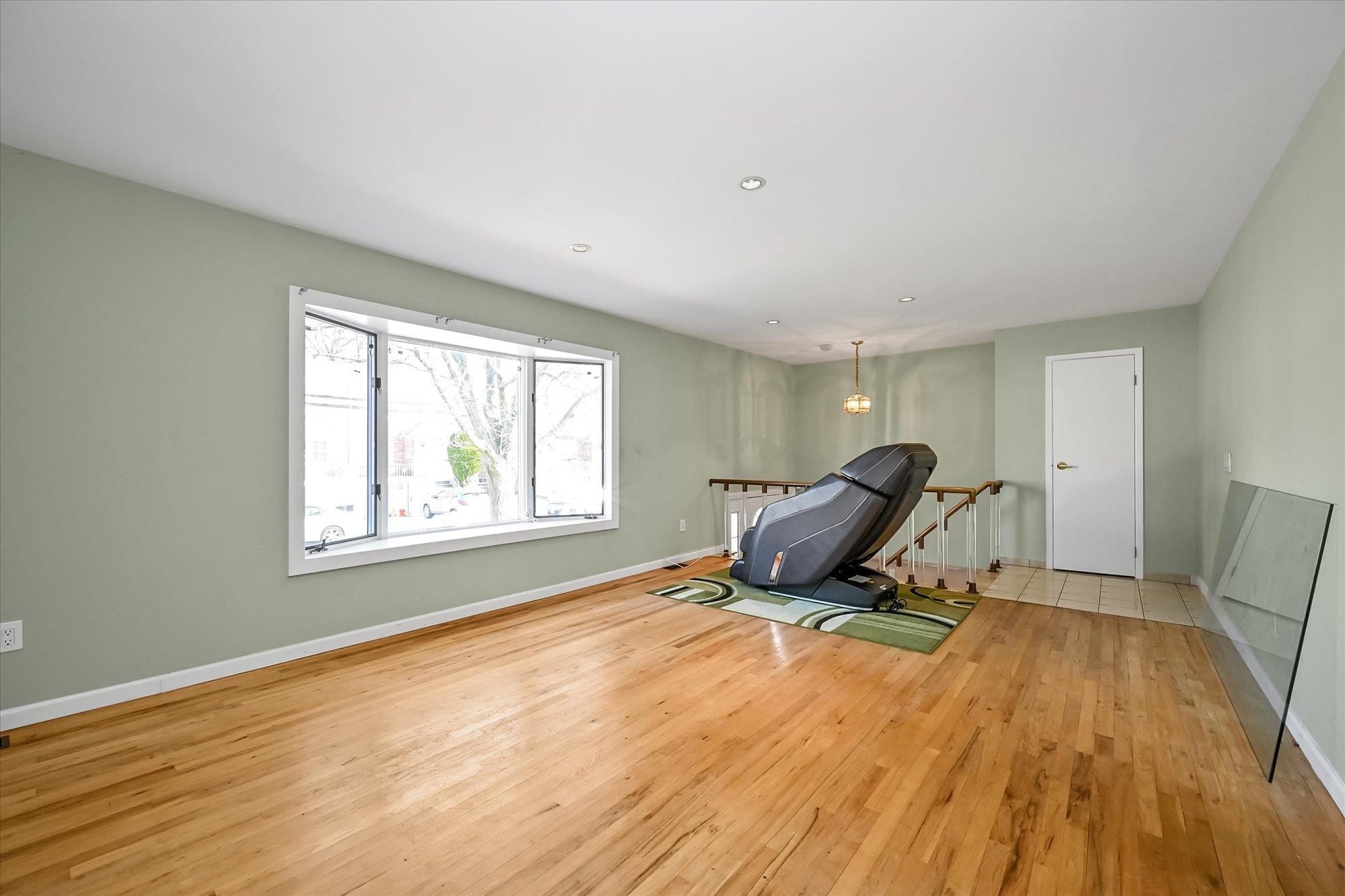 Single Family 210  Queens, NY 11364, MLS-816412-4