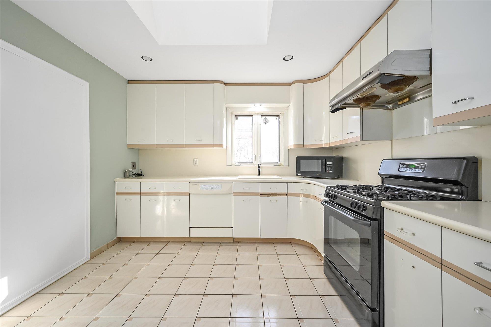 Single Family 210  Queens, NY 11364, MLS-816412-6