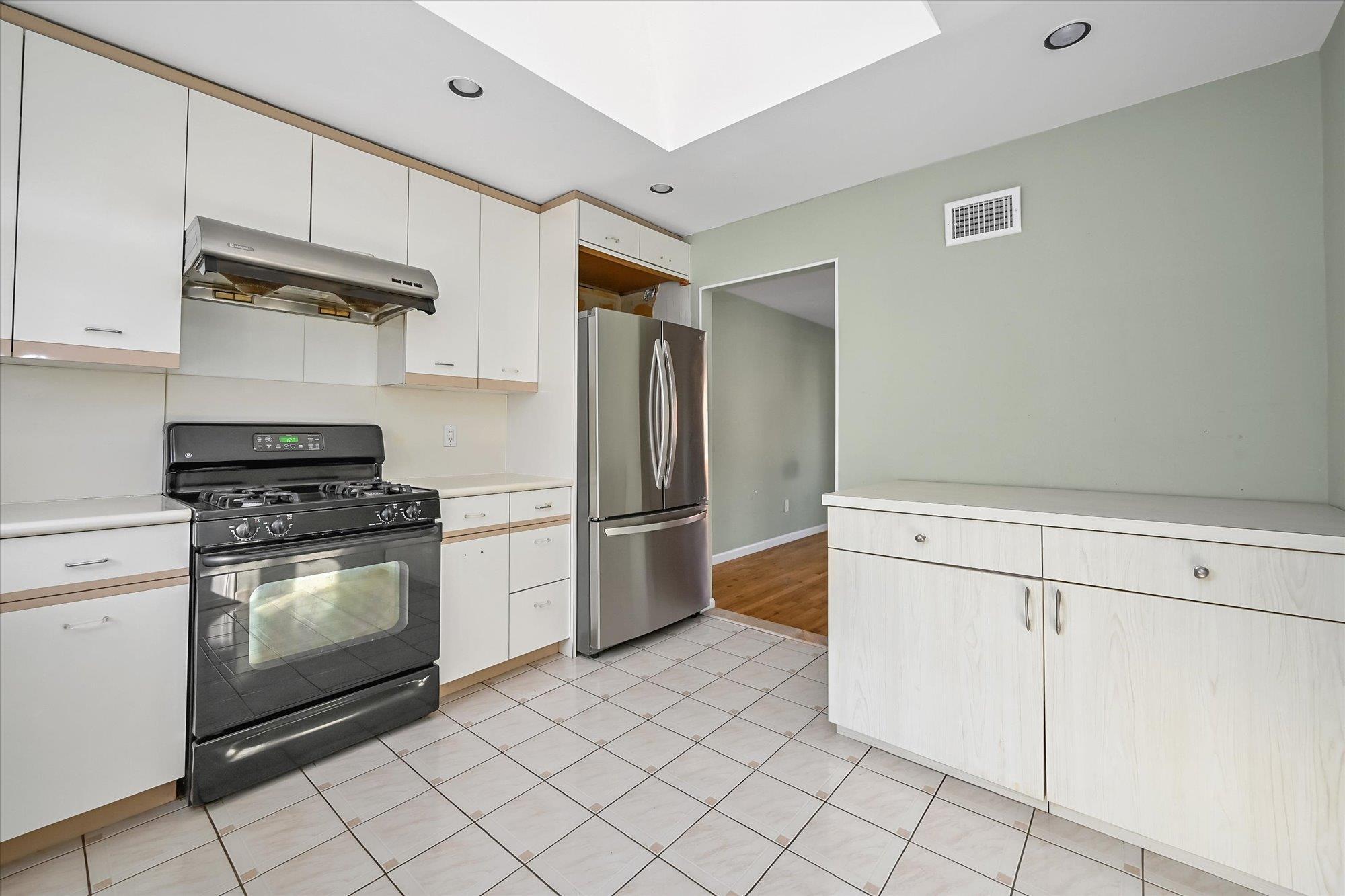 Single Family 210  Queens, NY 11364, MLS-816412-7