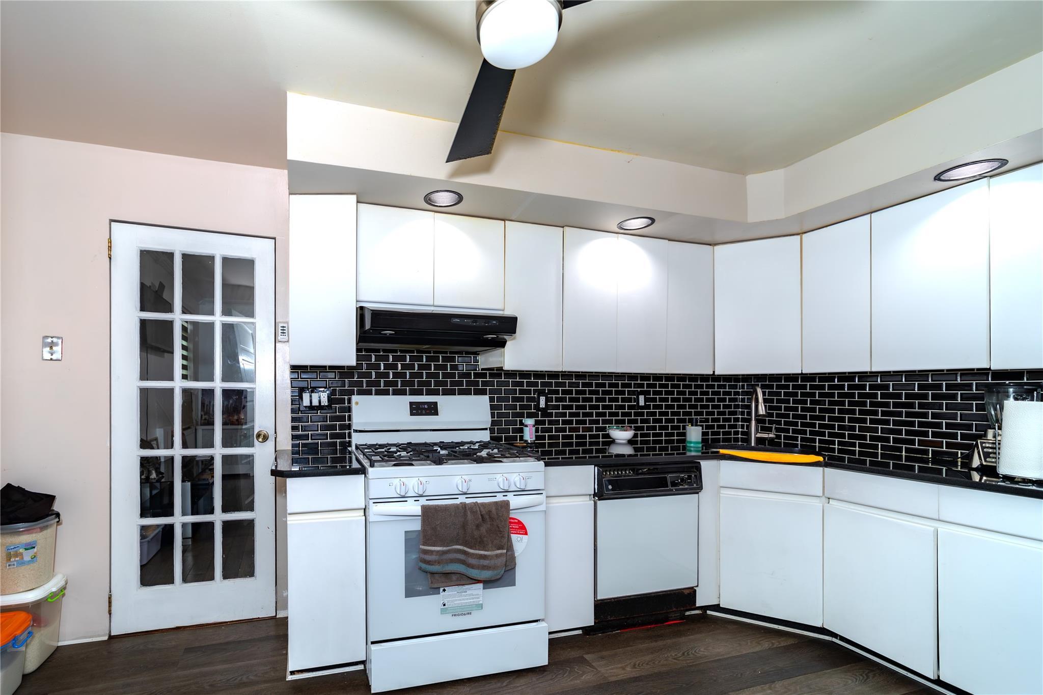Single Family 65th  Queens, NY 11385, MLS-816465-3