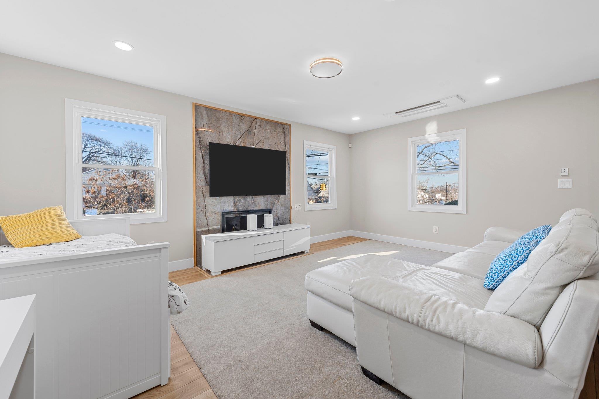 Single Family 14th  Queens, NY 11357, MLS-816746-3