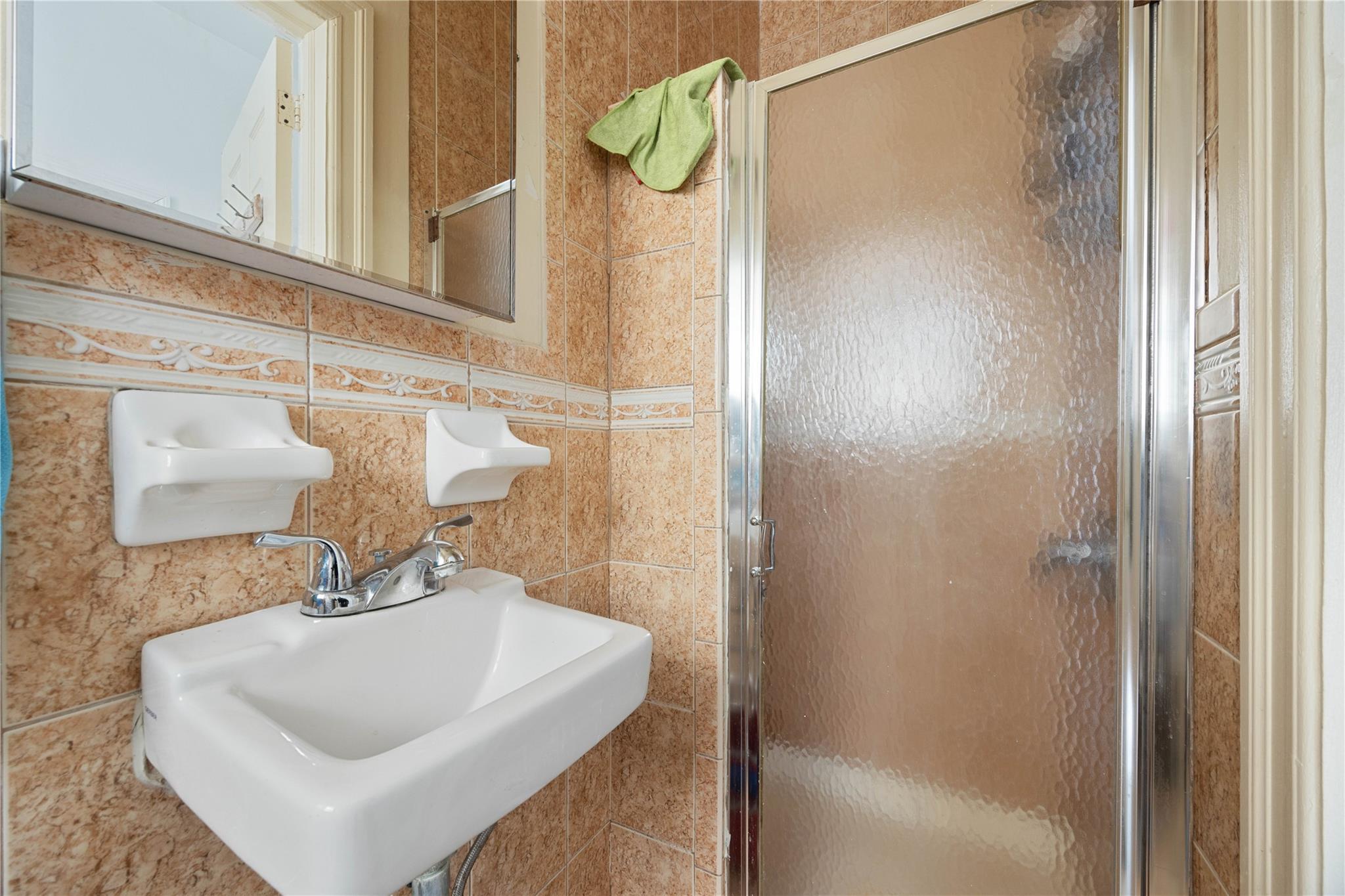 Single Family Ave  Bronx, NY 10457, MLS-817114-32