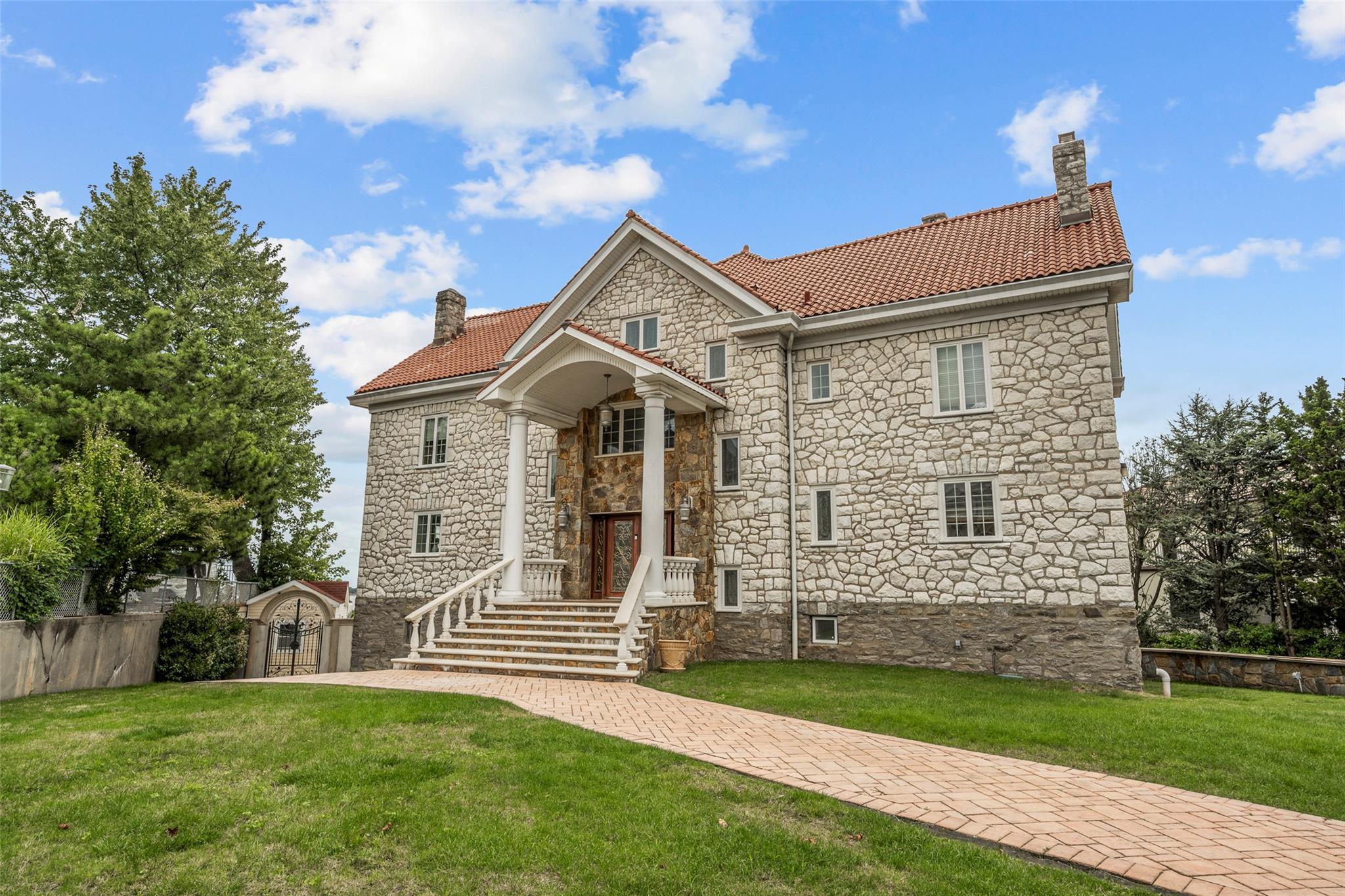 Single Family Country Club  Bronx, NY 10465, MLS-817334-2
