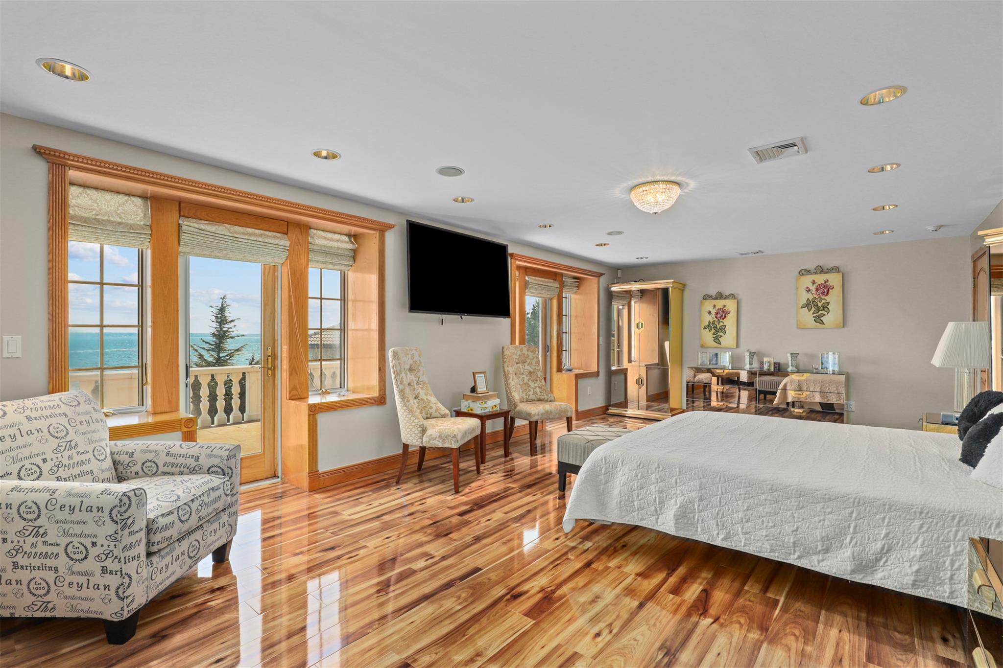 Single Family Country Club  Bronx, NY 10465, MLS-817334-22