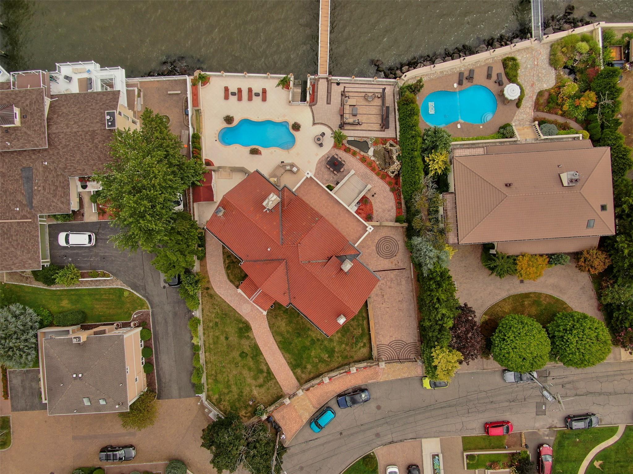 Single Family Country Club  Bronx, NY 10465, MLS-817334-3