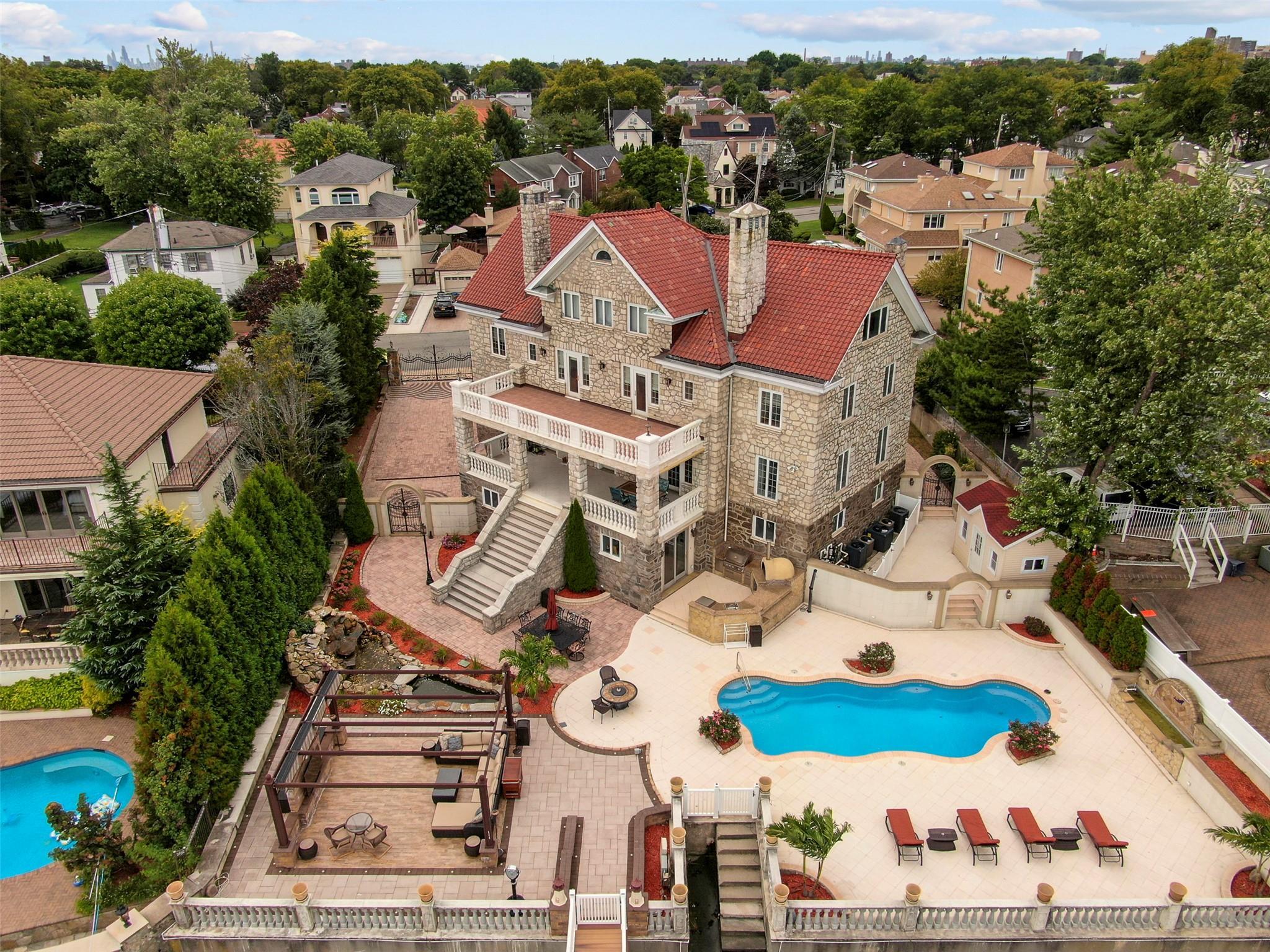 Single Family Country Club  Bronx, NY 10465, MLS-817334-4