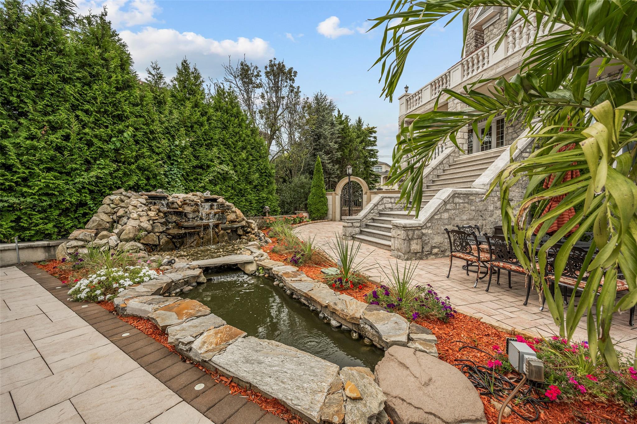 Single Family Country Club  Bronx, NY 10465, MLS-817334-7
