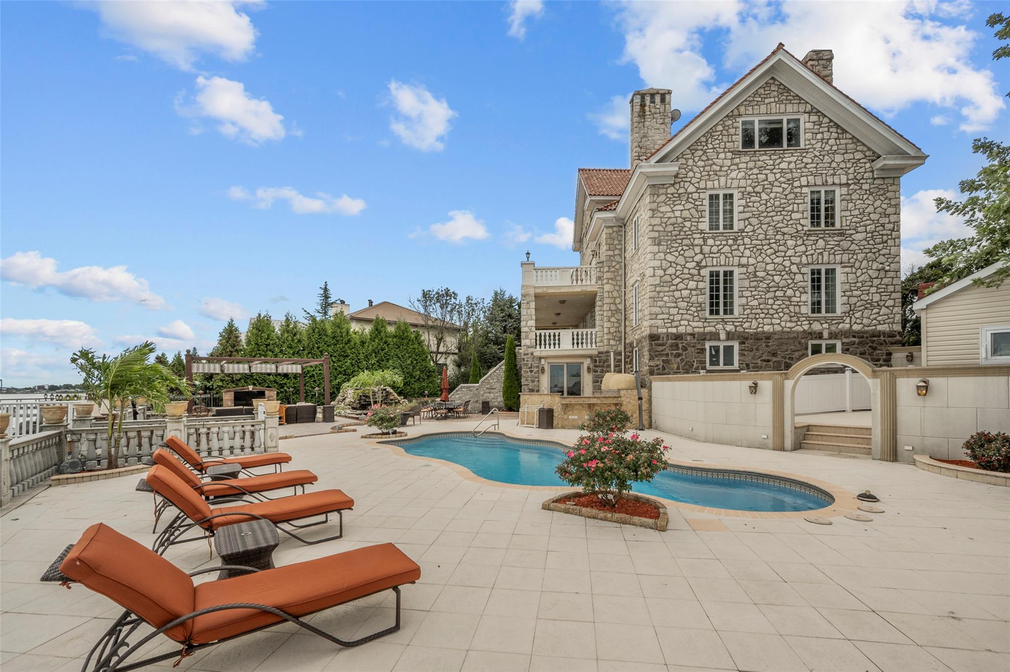 Single Family Country Club  Bronx, NY 10465, MLS-817334-8