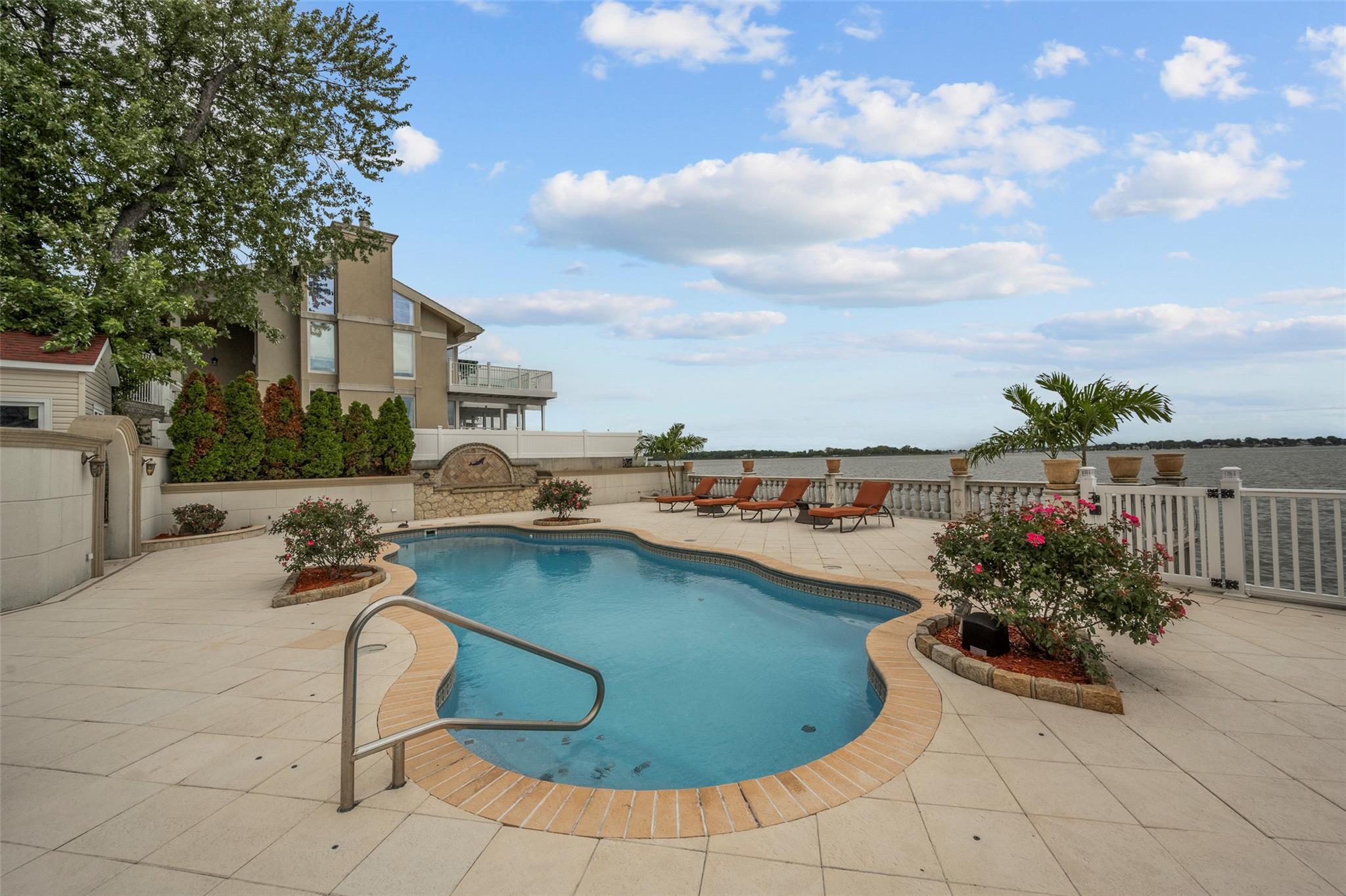 Single Family Country Club  Bronx, NY 10465, MLS-817334-9