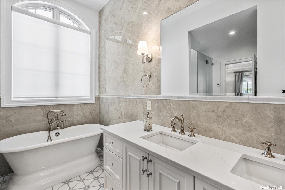 Single Family 215th  Queens, NY 11360, MLS-817540-27