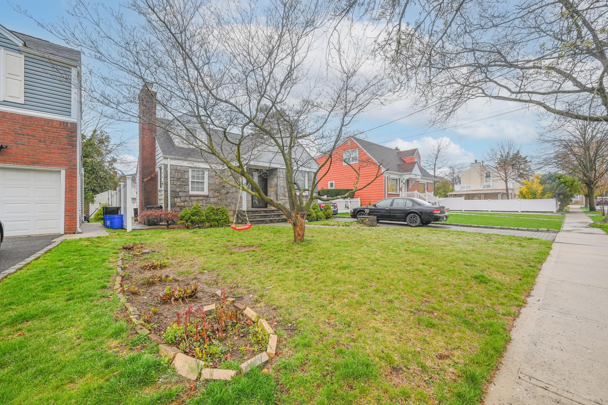 Single Family Home  Nassau County, NY 11580, MLS-817681-2