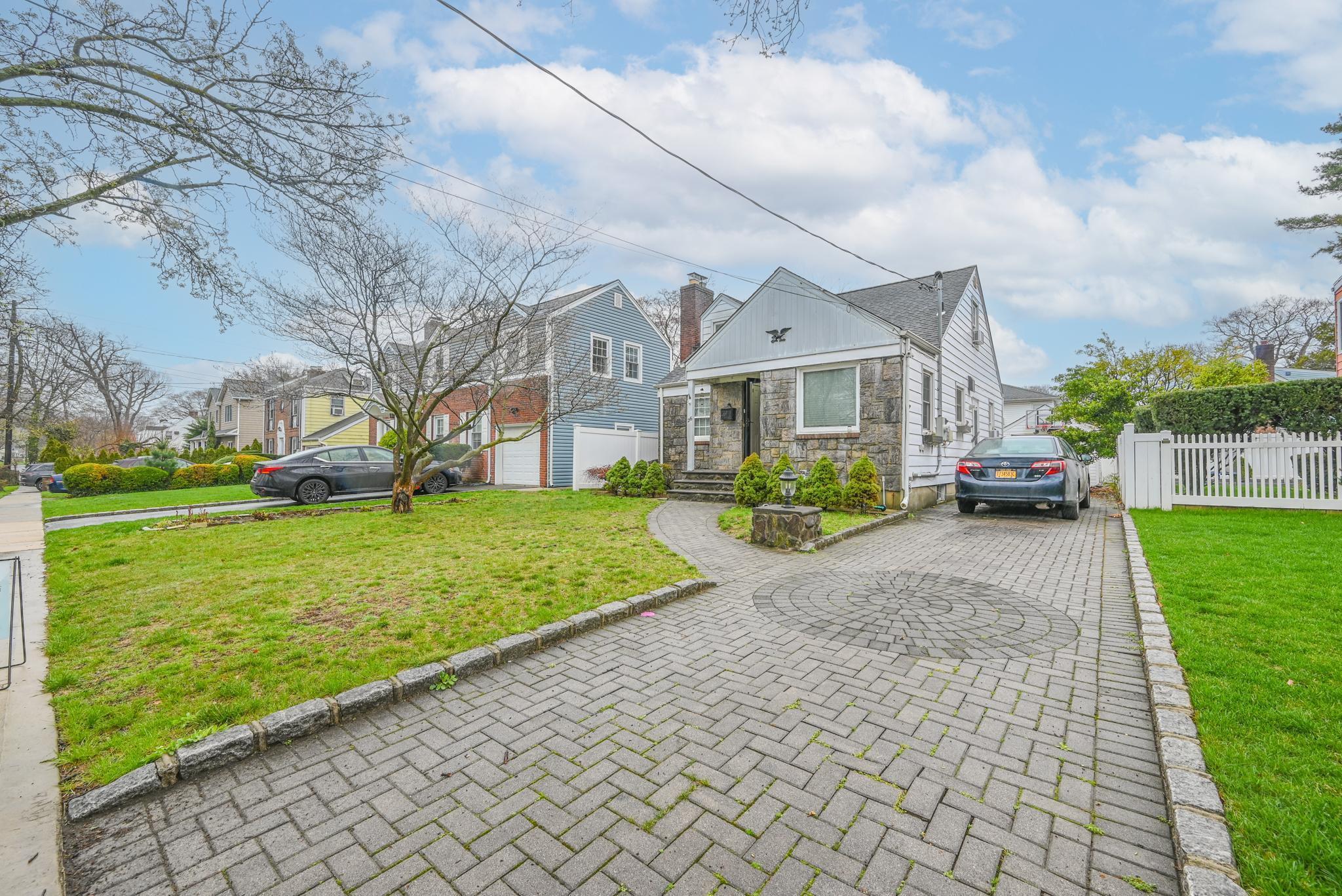 Single Family Home  Nassau County, NY 11580, MLS-817681-3