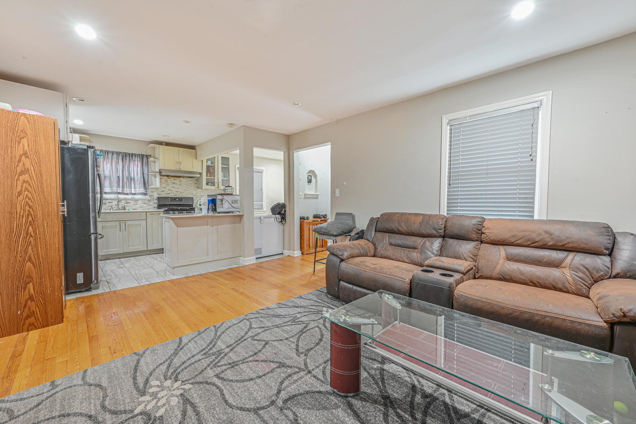 Single Family Home  Nassau County, NY 11580, MLS-817681-8