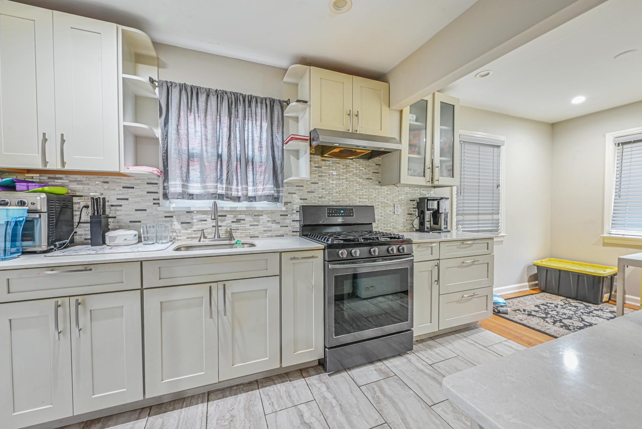 Single Family Home  Nassau County, NY 11580, MLS-817681-9