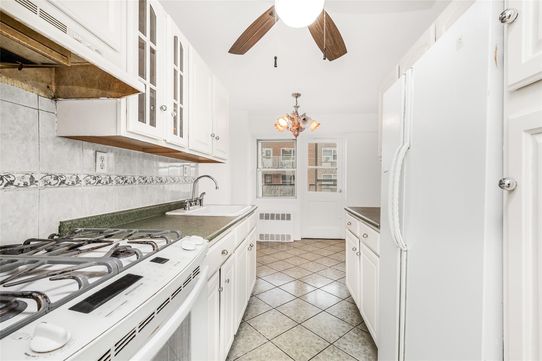 Coop Irwin  Bronx, NY 10463, MLS-817948-8