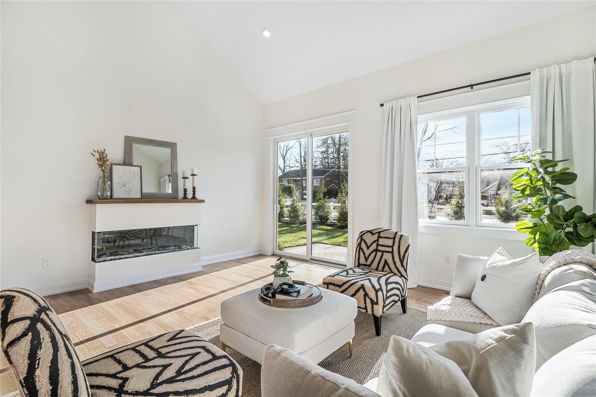 Condo Crompond  Westchester County, NY 10598, MLS-818089-9