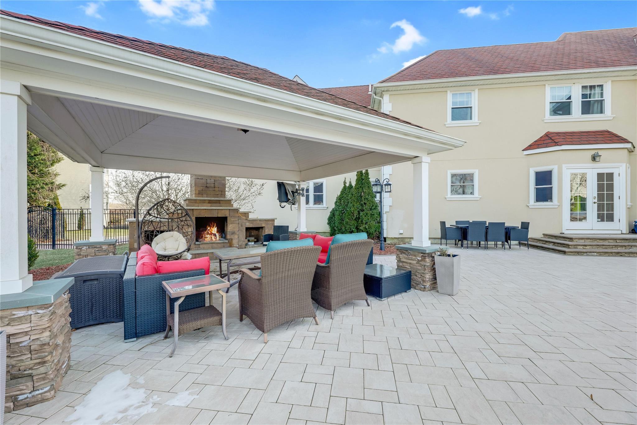 Single Family Dogwood  Suffolk County, NY 11940, MLS-818150-41
