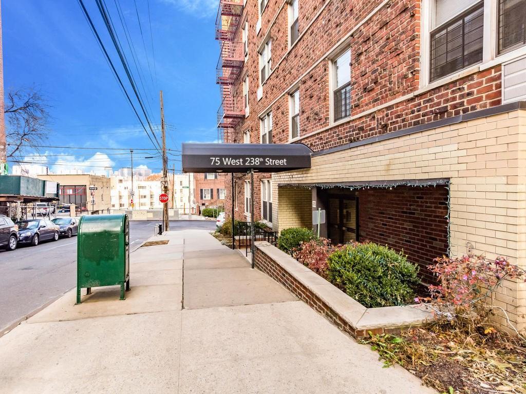 Coop 238th  Bronx, NY 10463, MLS-818678-12