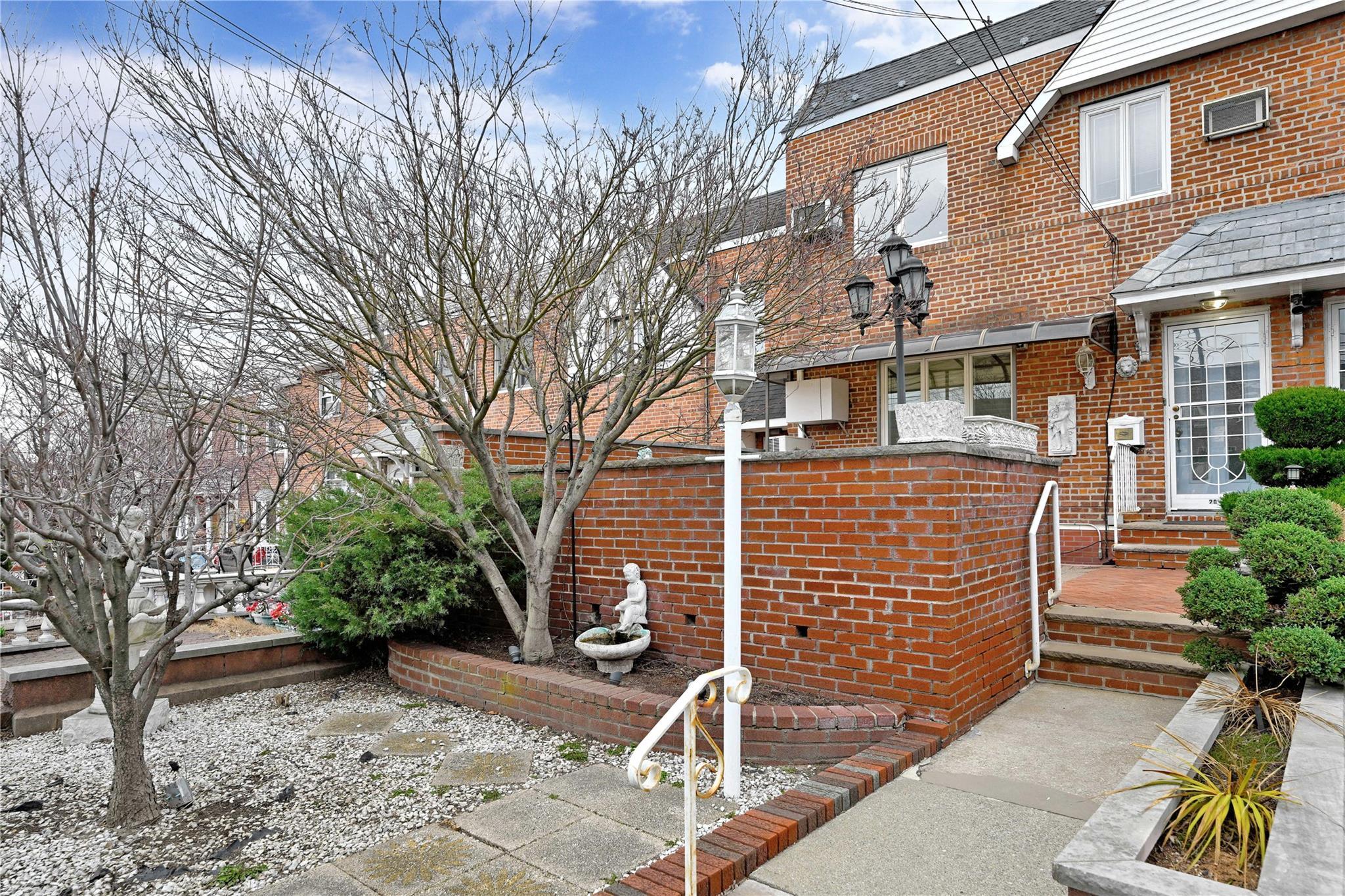 Single Family 43rd  Queens, NY 11105, MLS-818798-26