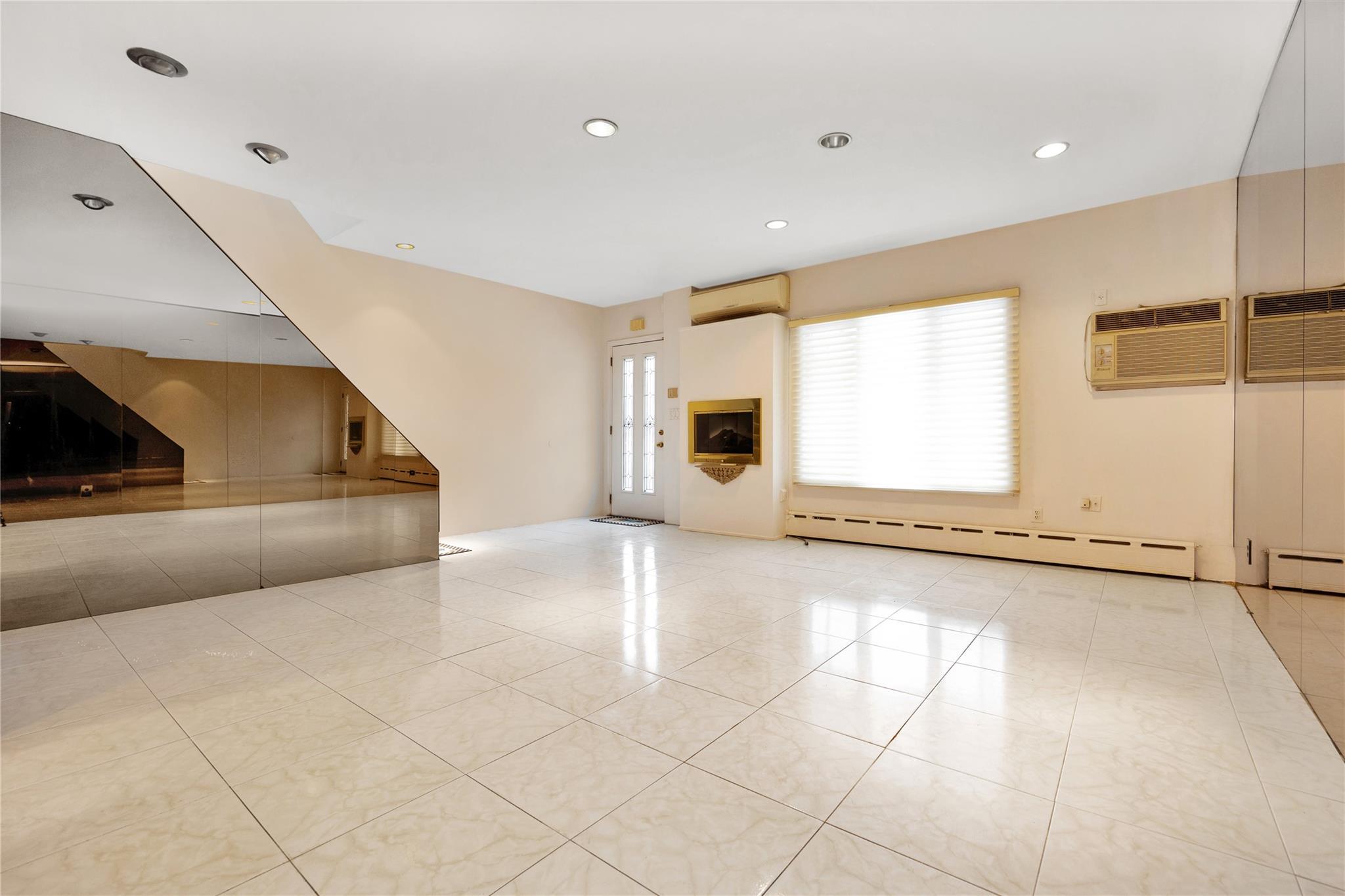 Single Family 43rd  Queens, NY 11105, MLS-818798-6