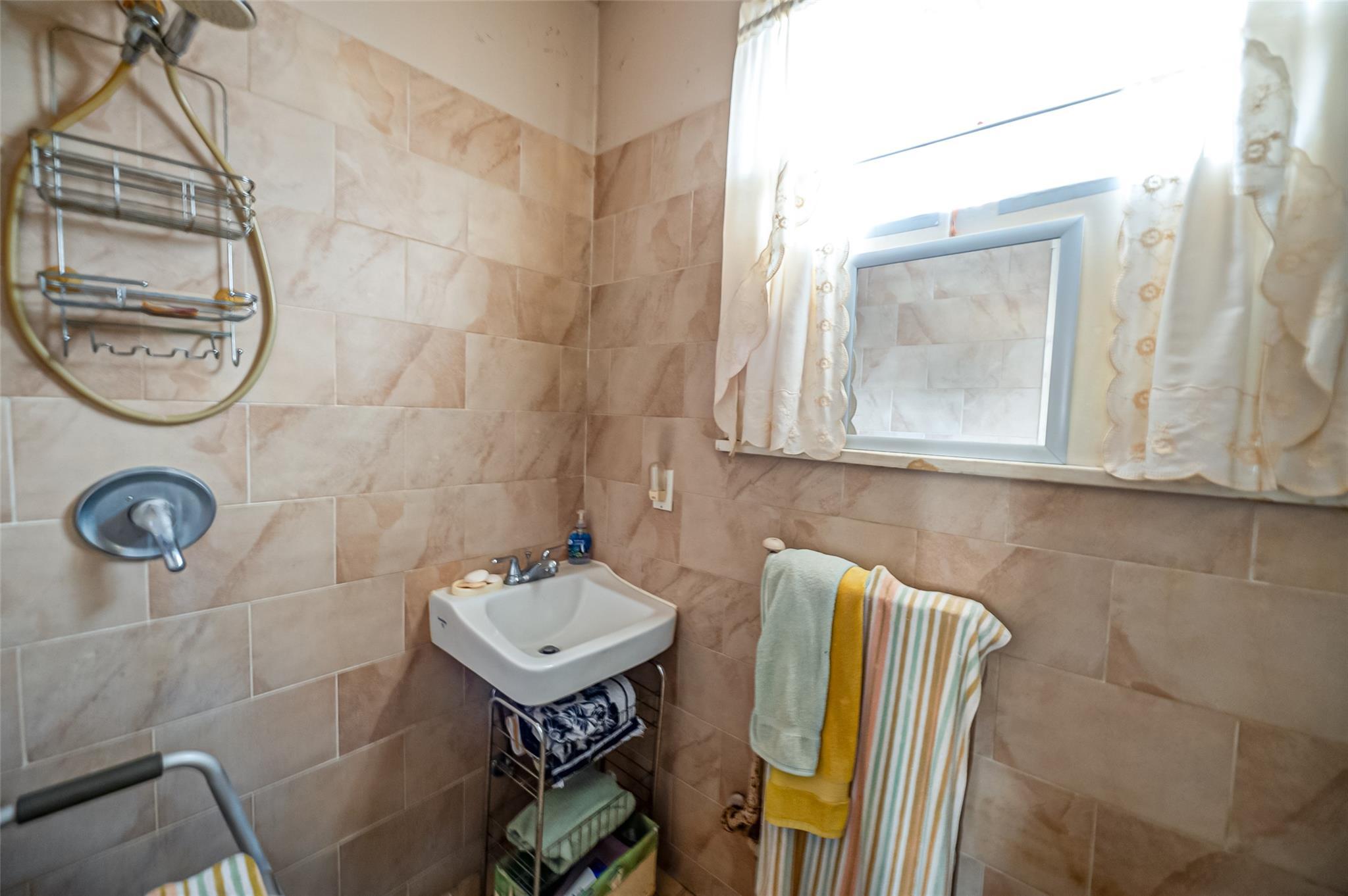 Single Family Broadway  Suffolk County, NY 11777, MLS-818807-4