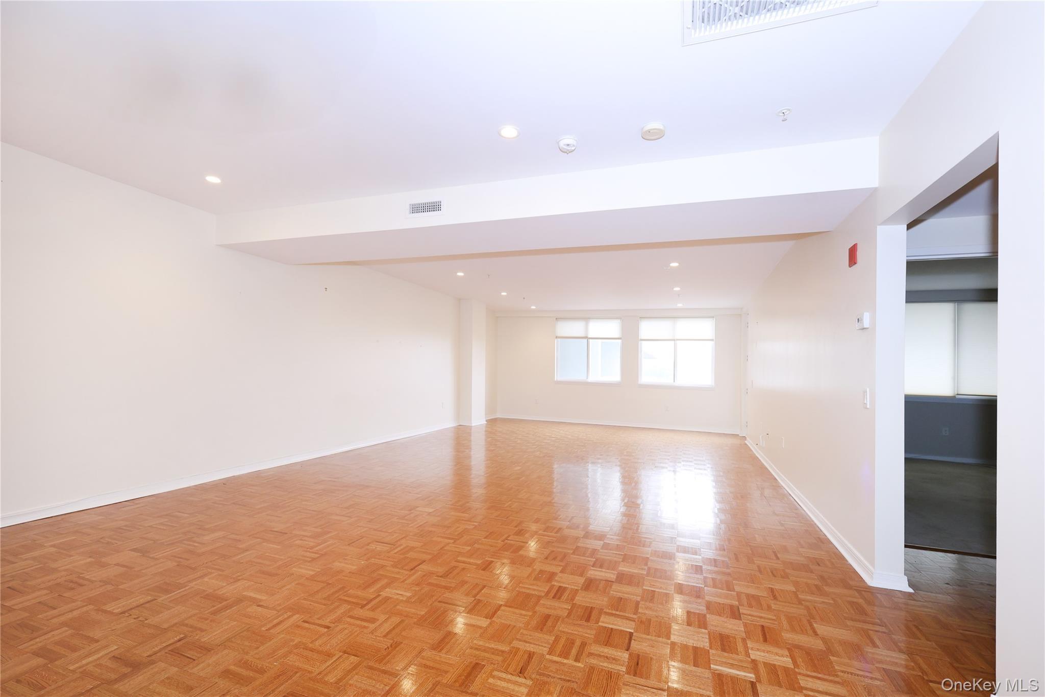 Condo Harbor View  Nassau County, NY 11050, MLS-818836-4