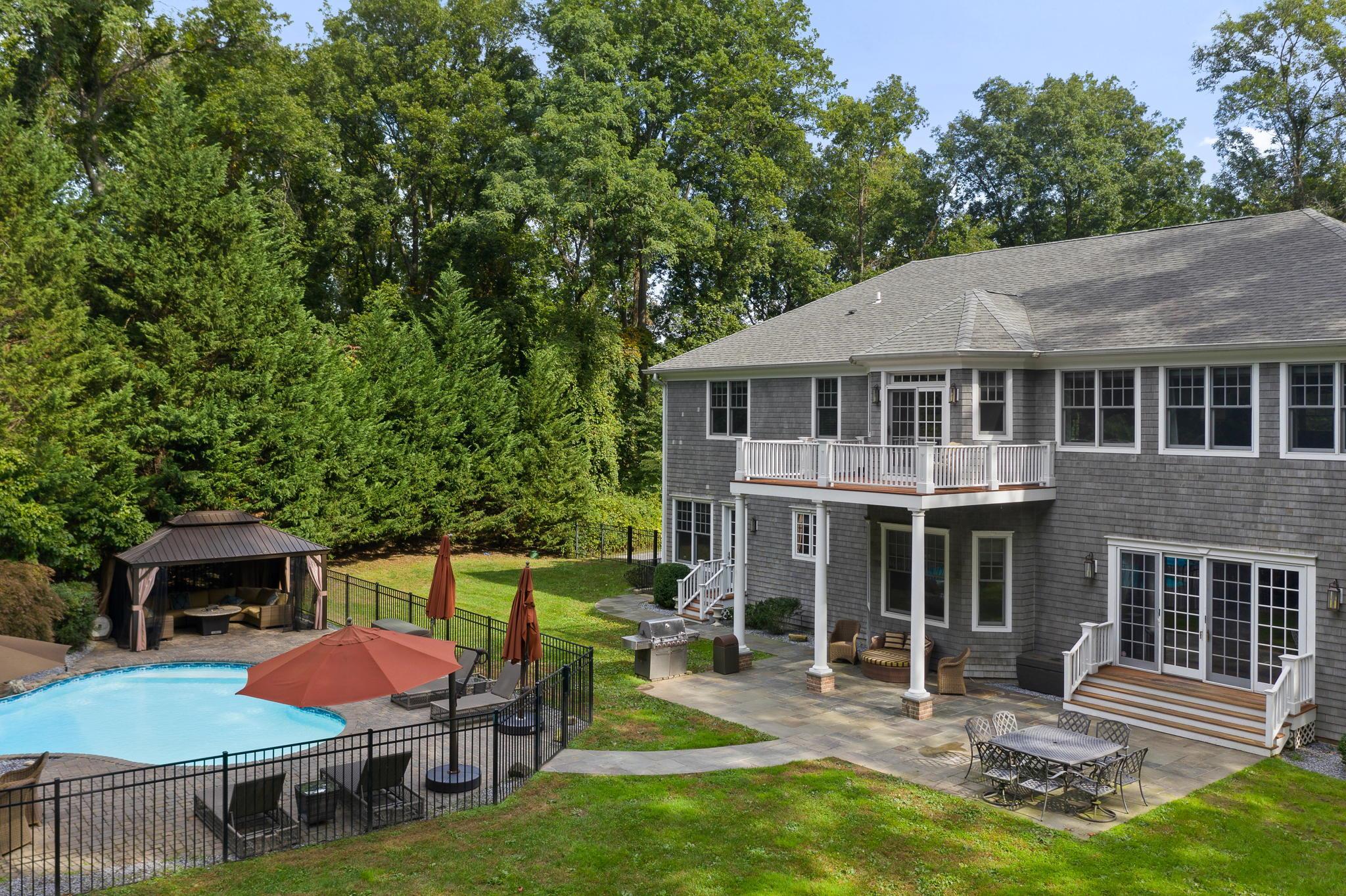 Single Family Southdown  Suffolk County, NY 11743, MLS-818981-32