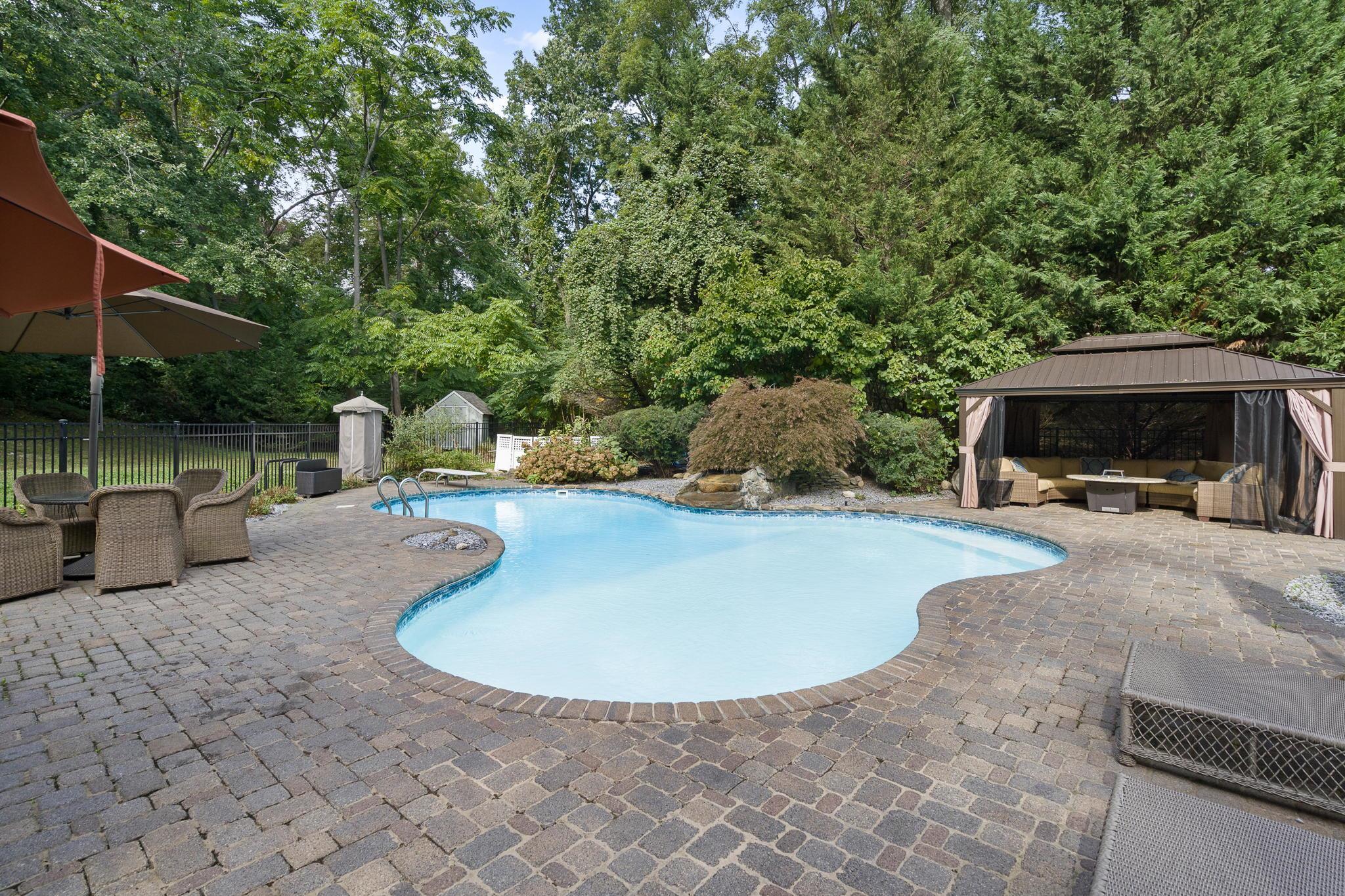 Single Family Southdown  Suffolk County, NY 11743, MLS-818981-33