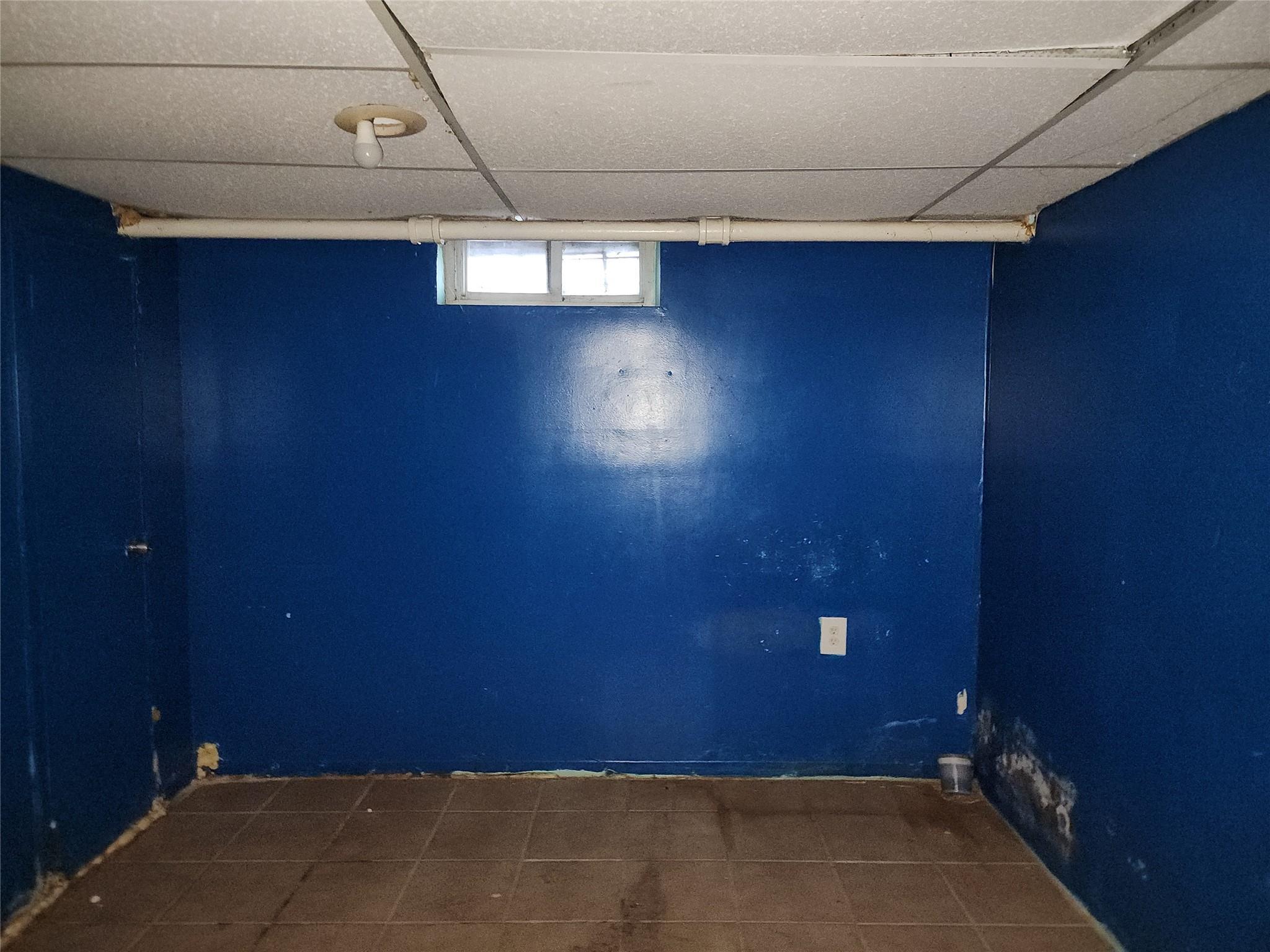 Single Family Grove  Nassau County, NY 11550, MLS-819170-19