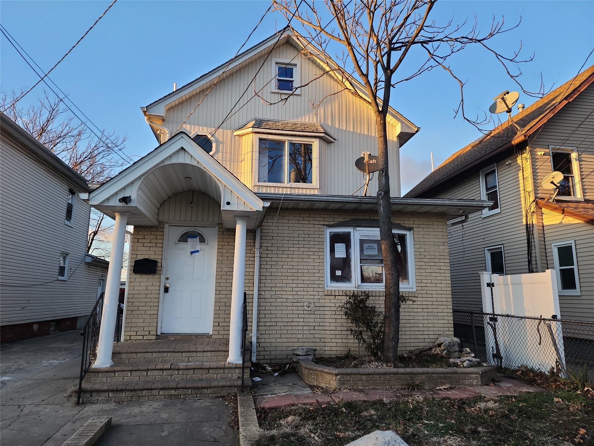 Single Family Grove  Nassau County, NY 11550, MLS-819170-2