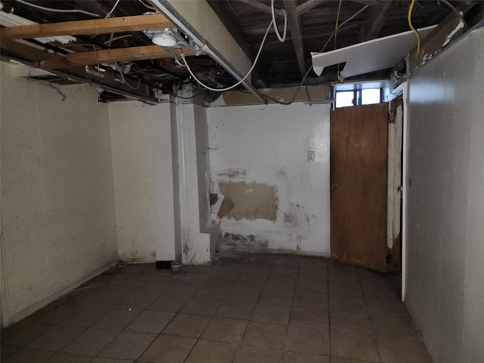 Single Family Grove  Nassau County, NY 11550, MLS-819170-20