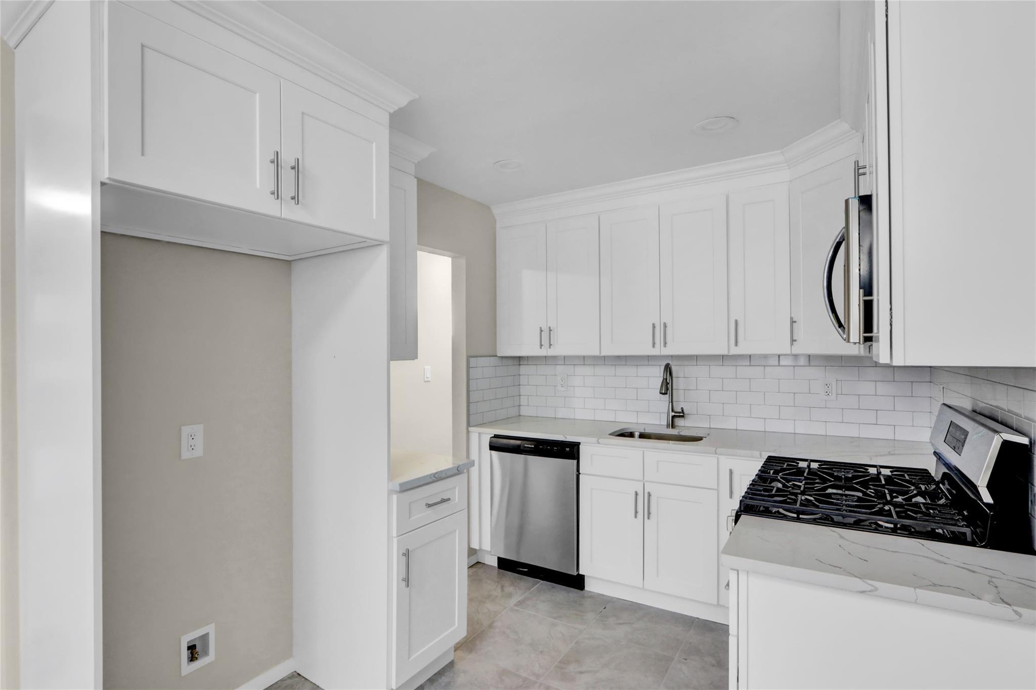 Single Family Chimney  Suffolk County, NY 11706, MLS-819210-6
