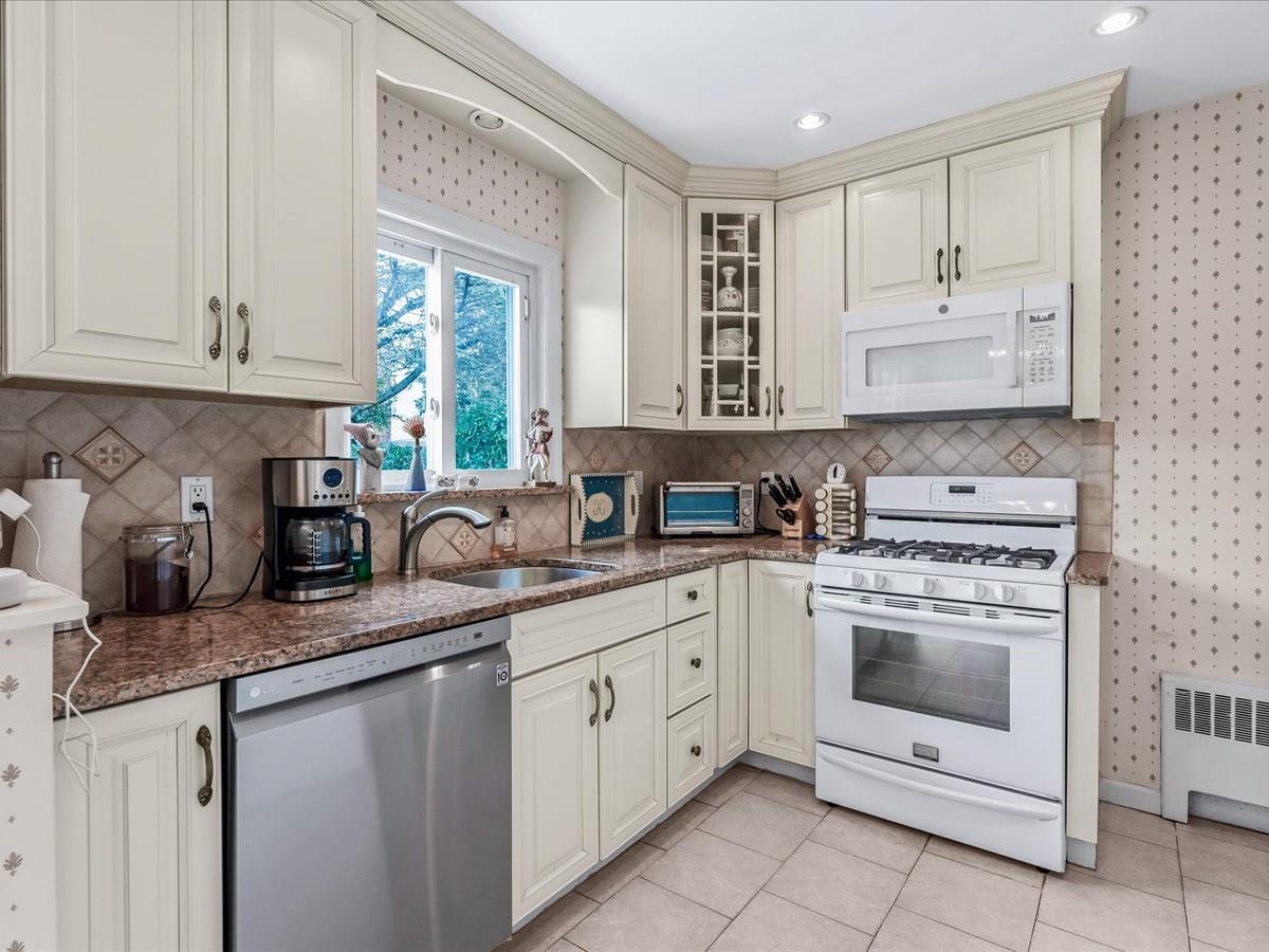 Single Family Little Neck  Queens, NY 11004, MLS-819229-7