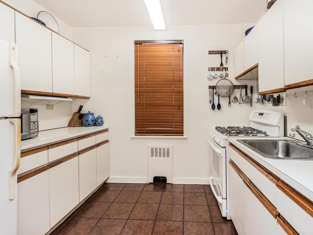 Coop Greystone Avenue  Bronx, NY 10463, MLS-819267-9
