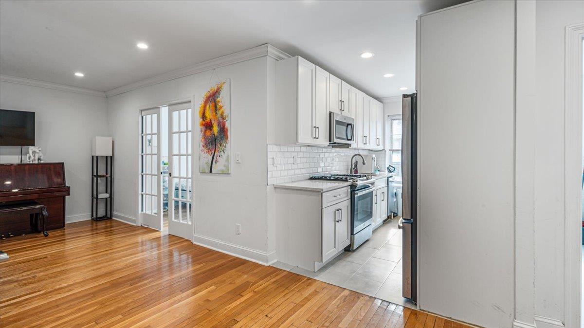 Single Family Knightsbridge  Nassau County, NY 11021, MLS-819501-10