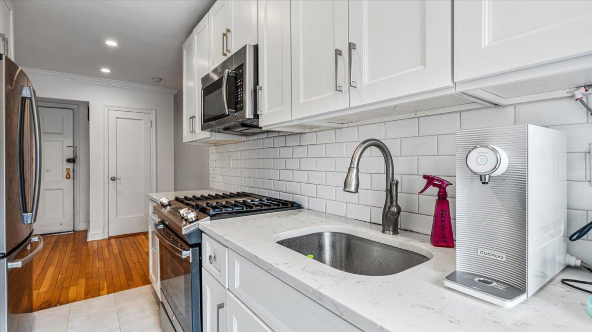 Single Family Knightsbridge  Nassau County, NY 11021, MLS-819501-20