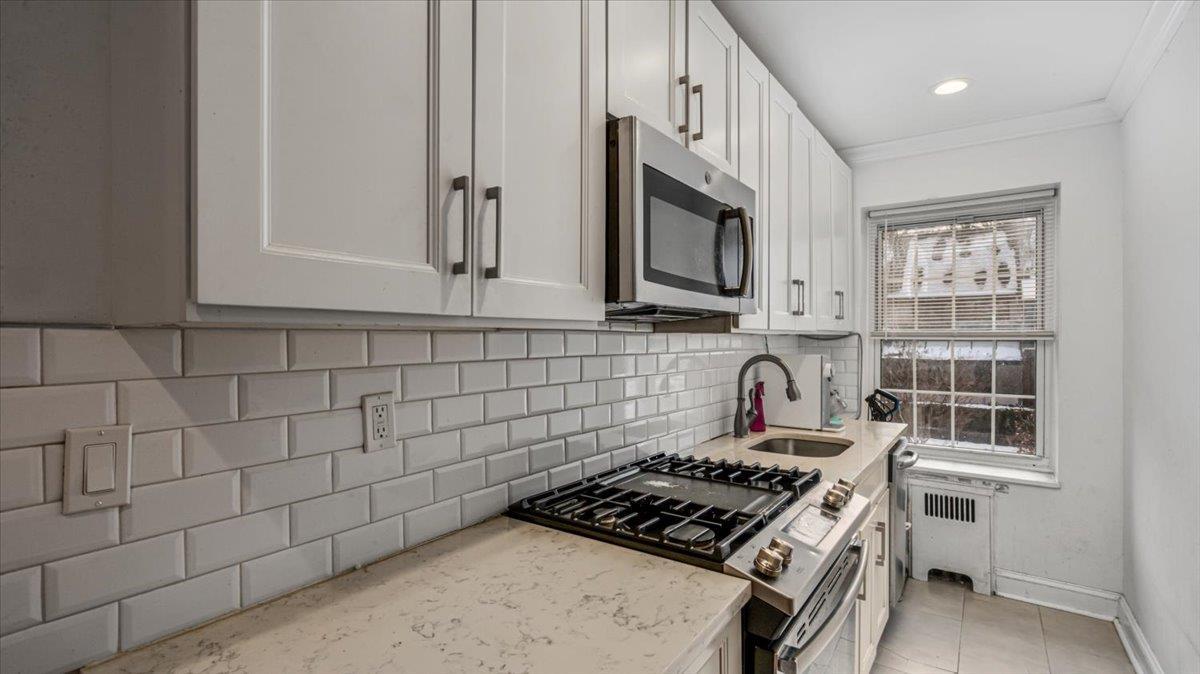 Single Family Knightsbridge  Nassau County, NY 11021, MLS-819501-21