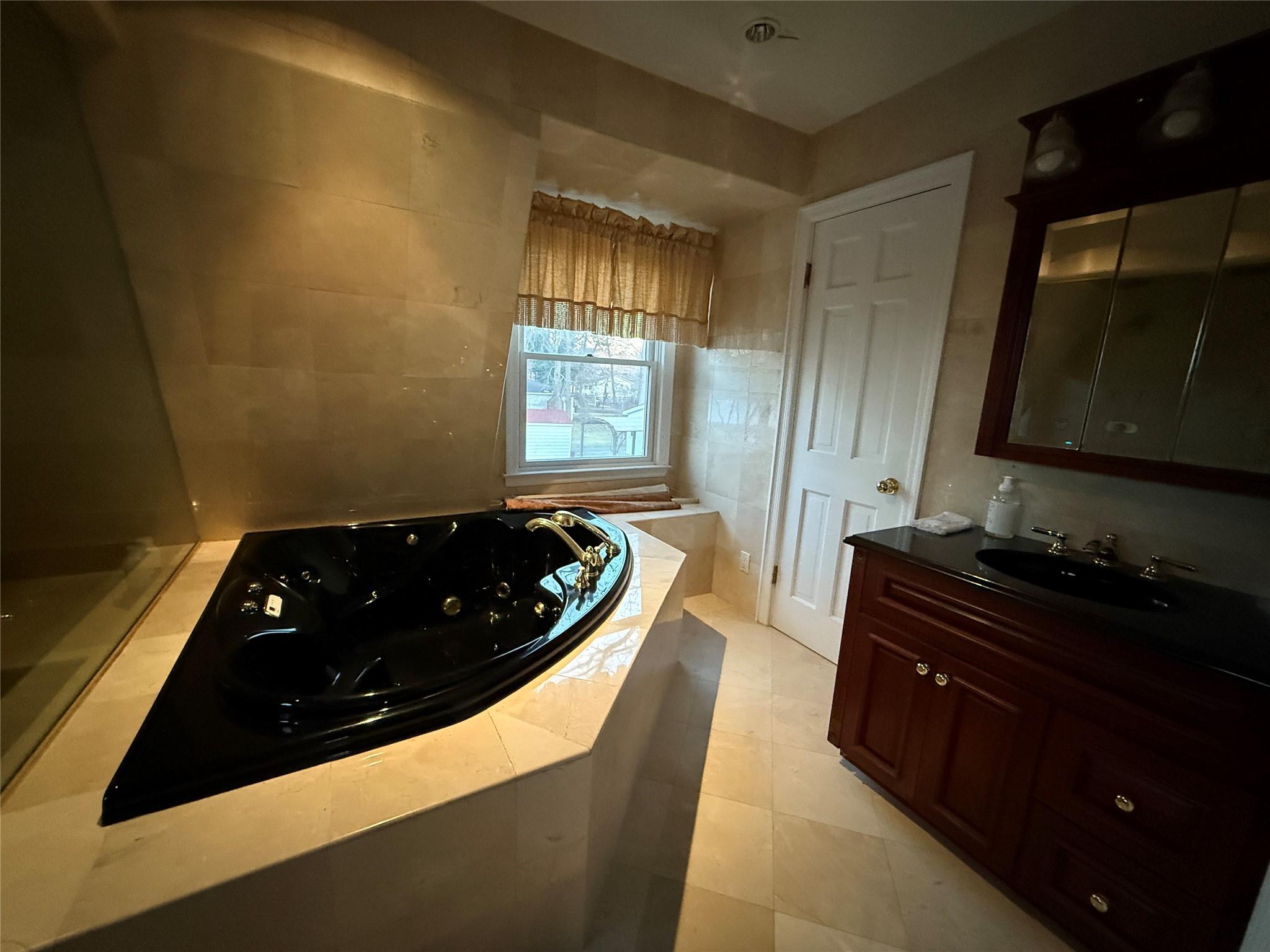 Single Family Lake  Suffolk County, NY 11953, MLS-819543-27