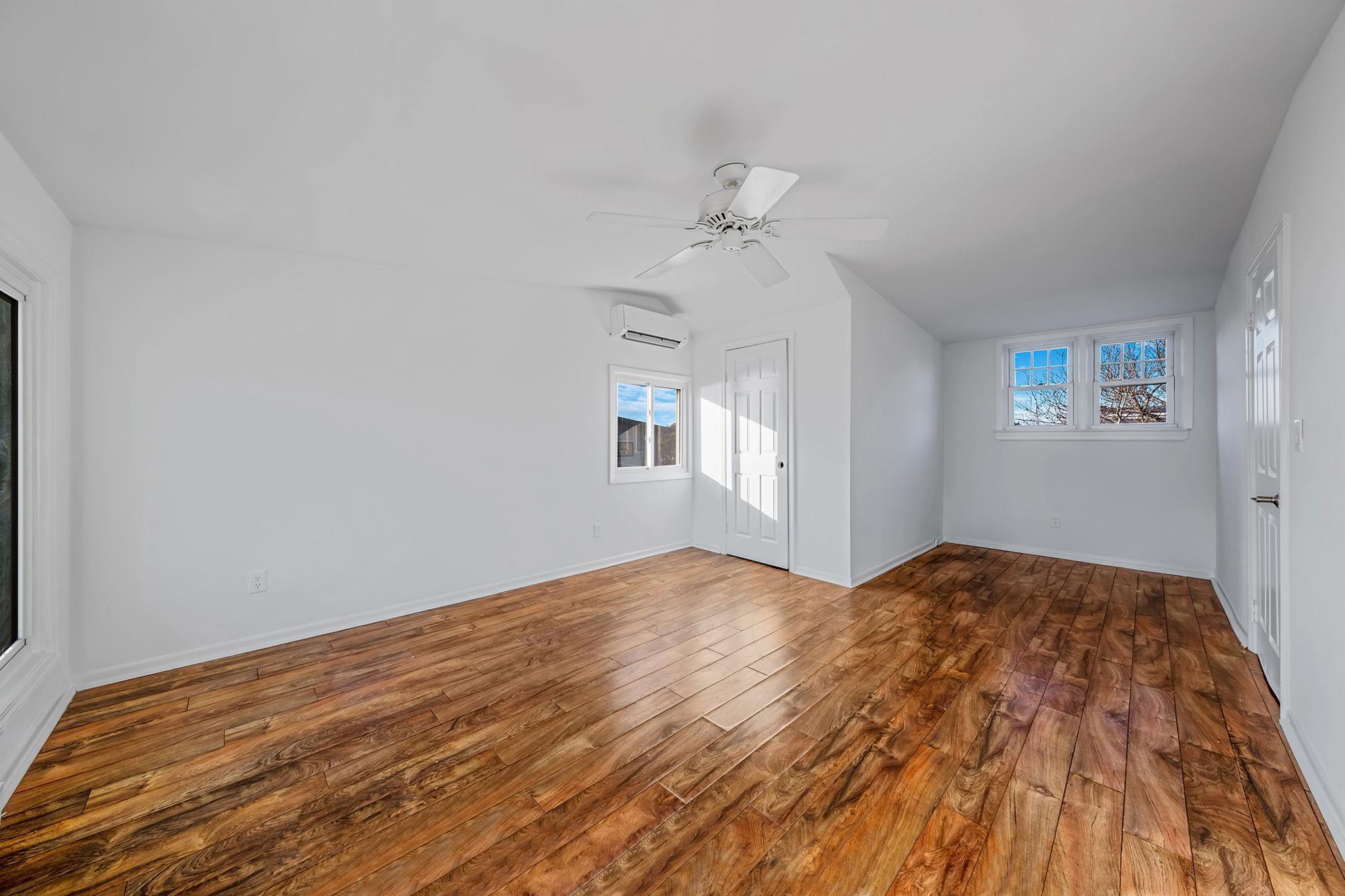 Single Family Oak Beach  Suffolk County, NY 11702, MLS-819597-26