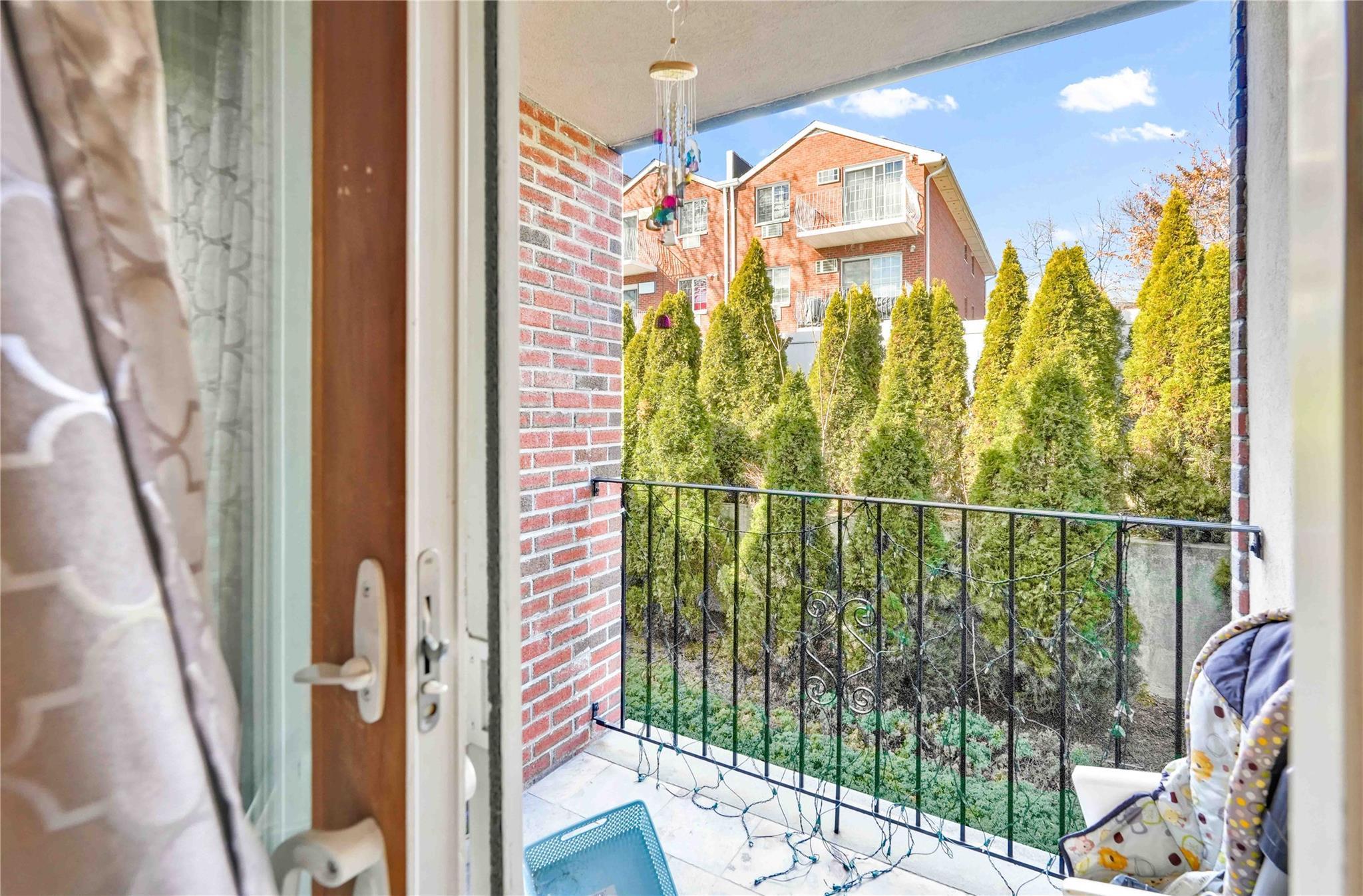 Single Family 60th Dr  Queens, NY 11379, MLS-819629-25